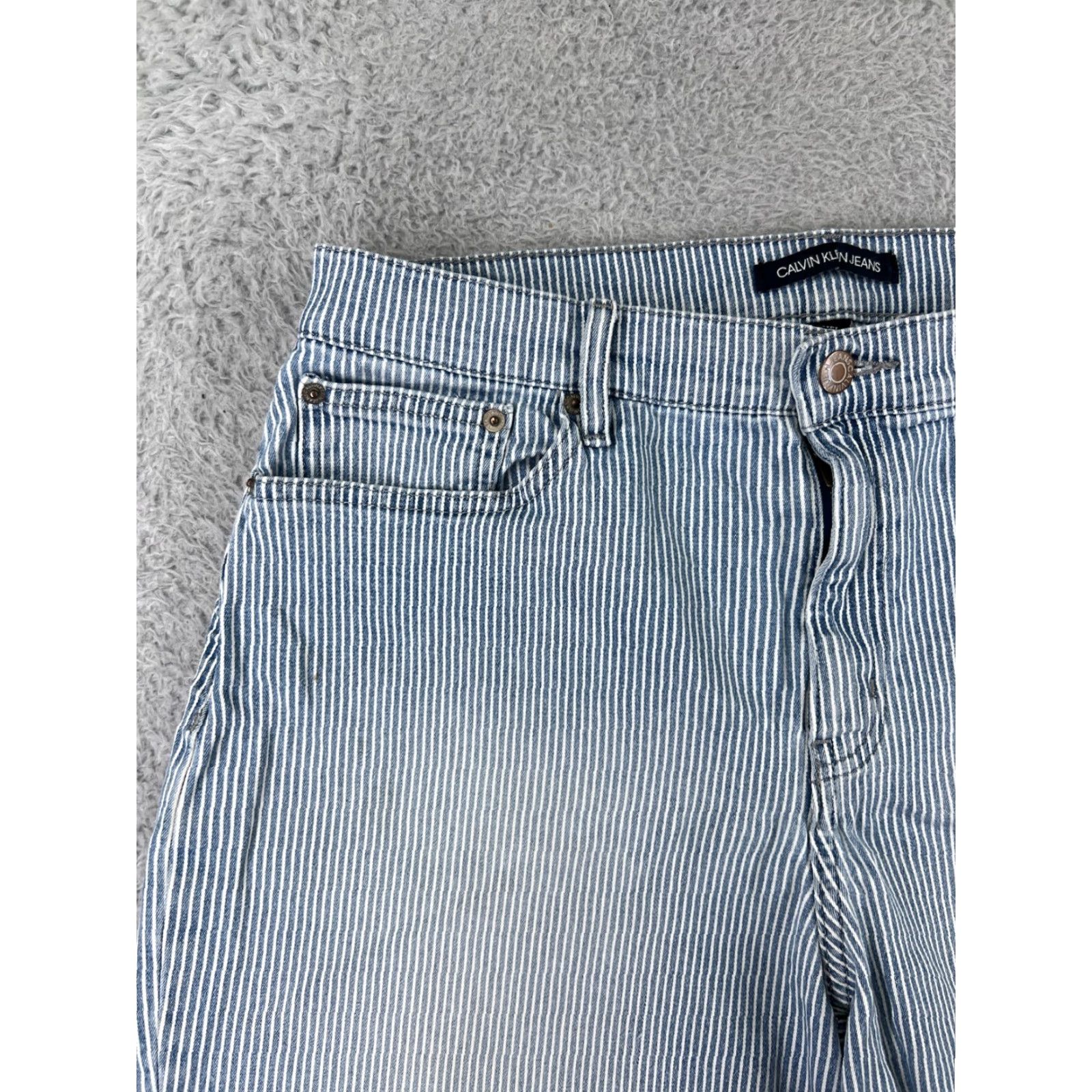 Calvin Klein Calvin Klein Womens Shorts 12 Blue White Striped Chino 7-Inseam 100% Cotton Activewear Size 34" / US 12 / IT 48 - 6 Thumbnail