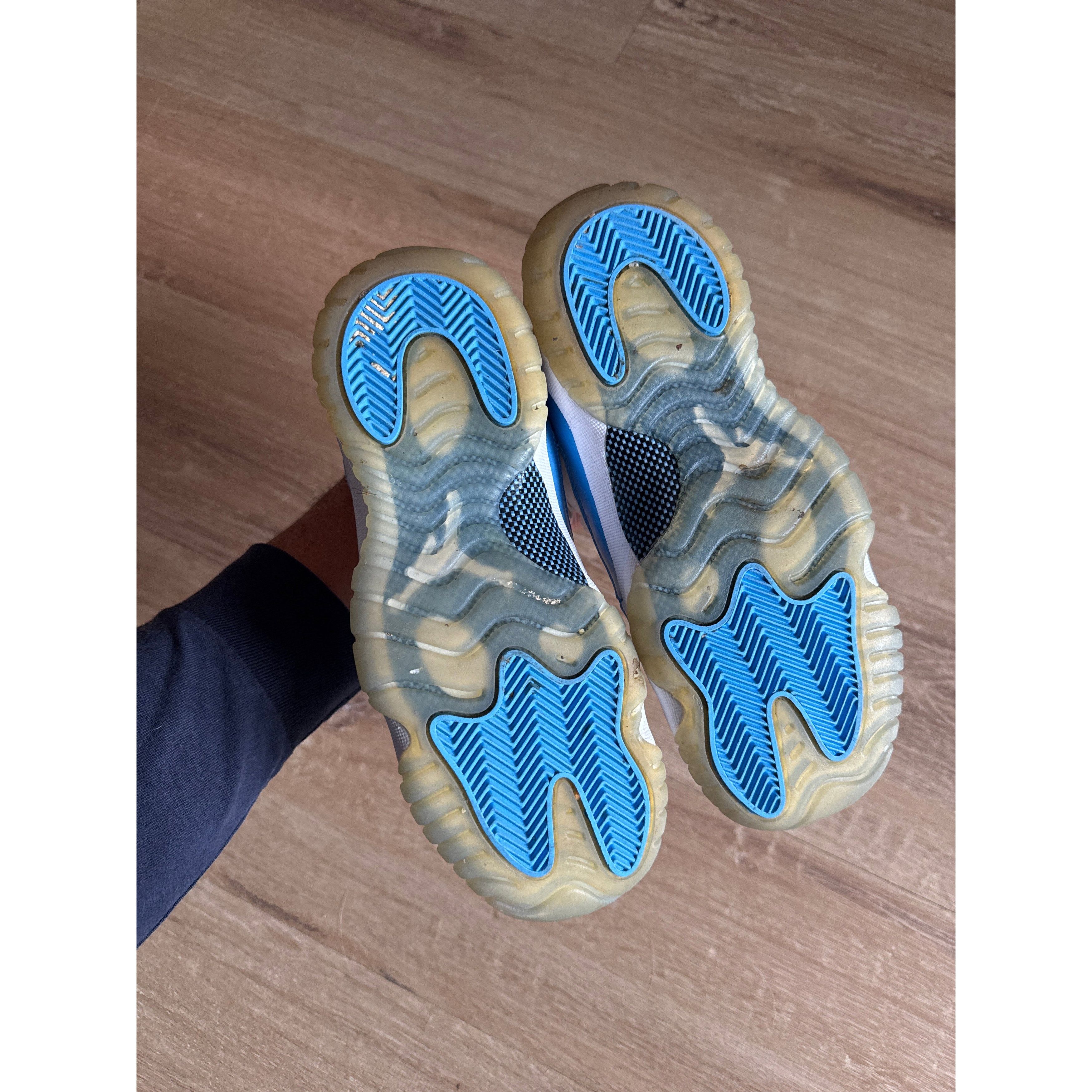 Jordan Brand Jordan Retro 11 Low University Blue Size US 5 / EU 37 - 6 Thumbnail