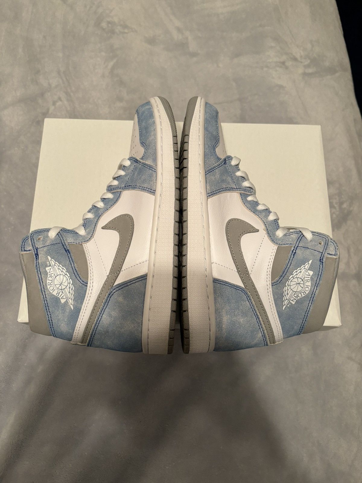 Jordan Brand Jordan 1 Retro OG High Hyper Royal 2021 Size 9 Size US 9 / EU 42 - 3 Thumbnail