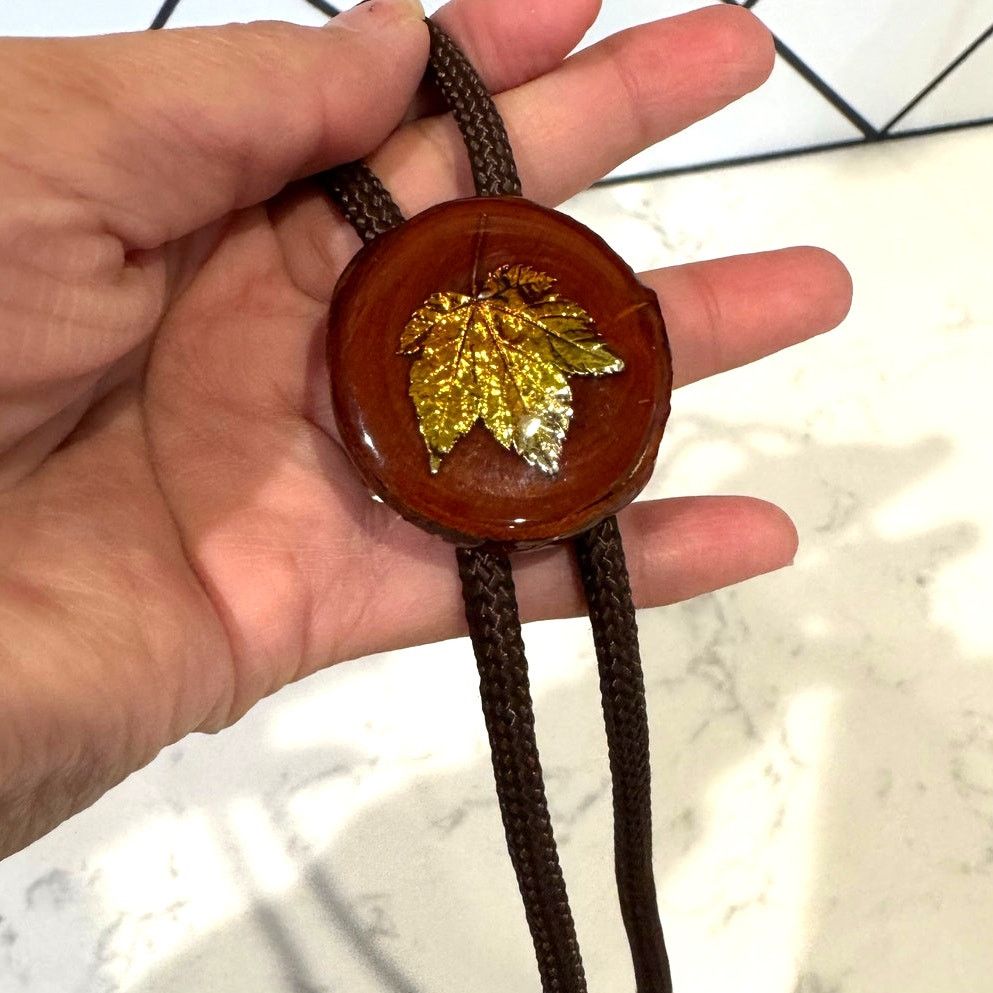 Vintage vintage brown lucite bolo tie embedded gold leaf design Size ONE SIZE - 6 Thumbnail