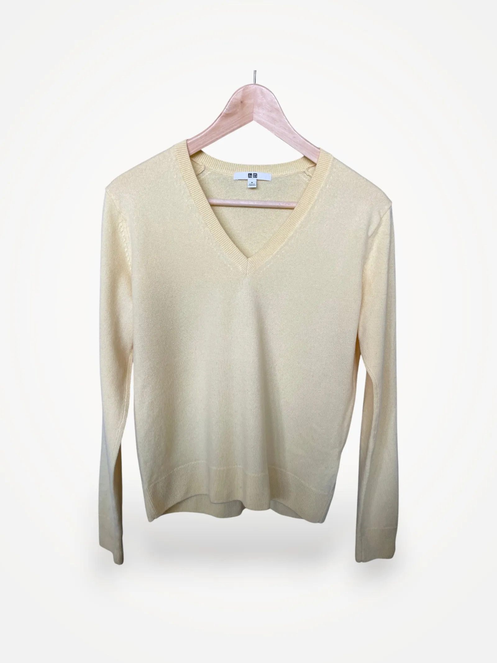Uniqlo Uniqlo Sweater Size M / US 6-8 / IT 42-44 - 1 Thumbnail