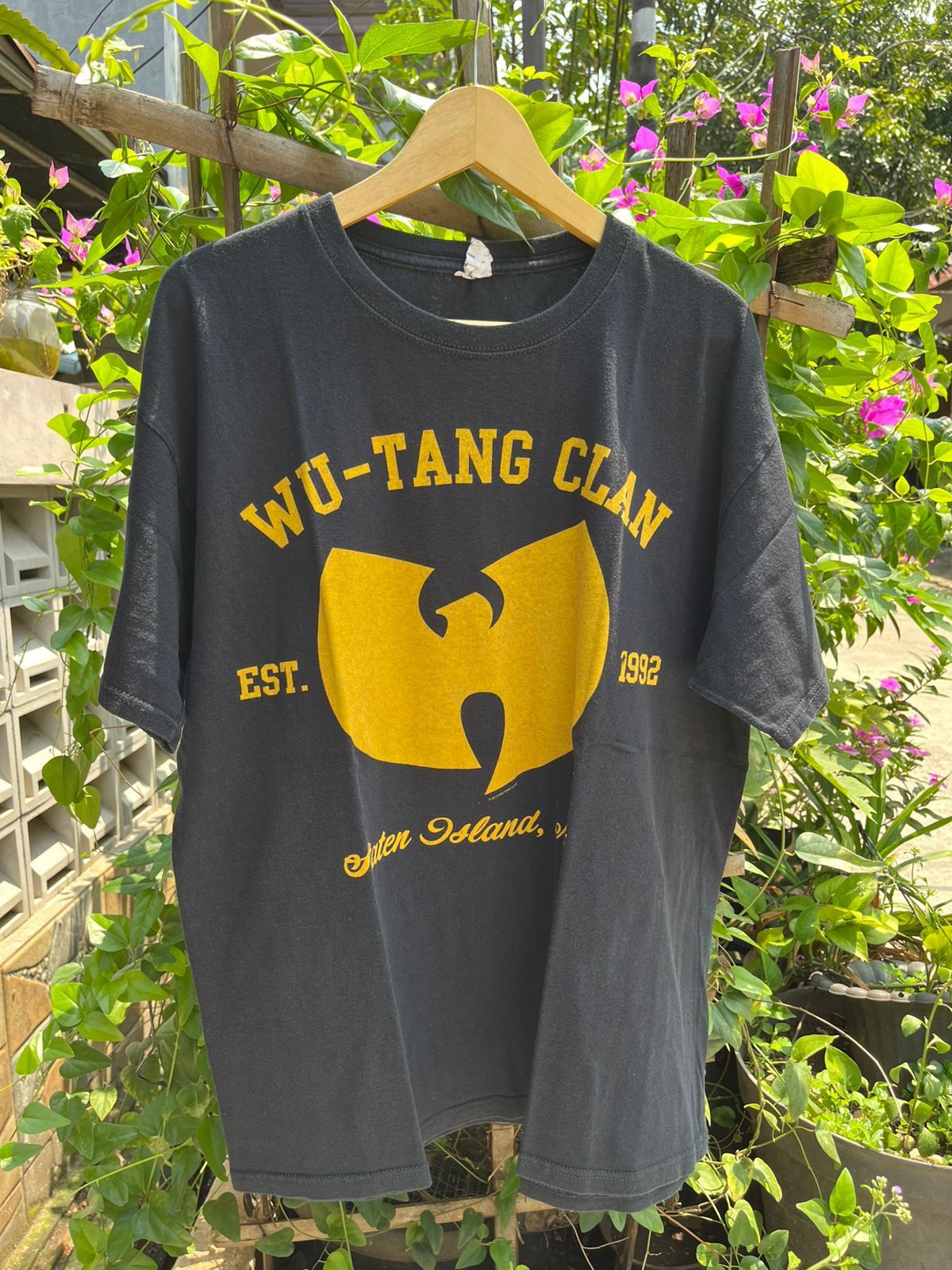 Rap Tees Rap Tees Wu-Tang Clan 2012 logo graphic tee tshirt Size US XL / EU 56 / 4 - 1 Thumbnail