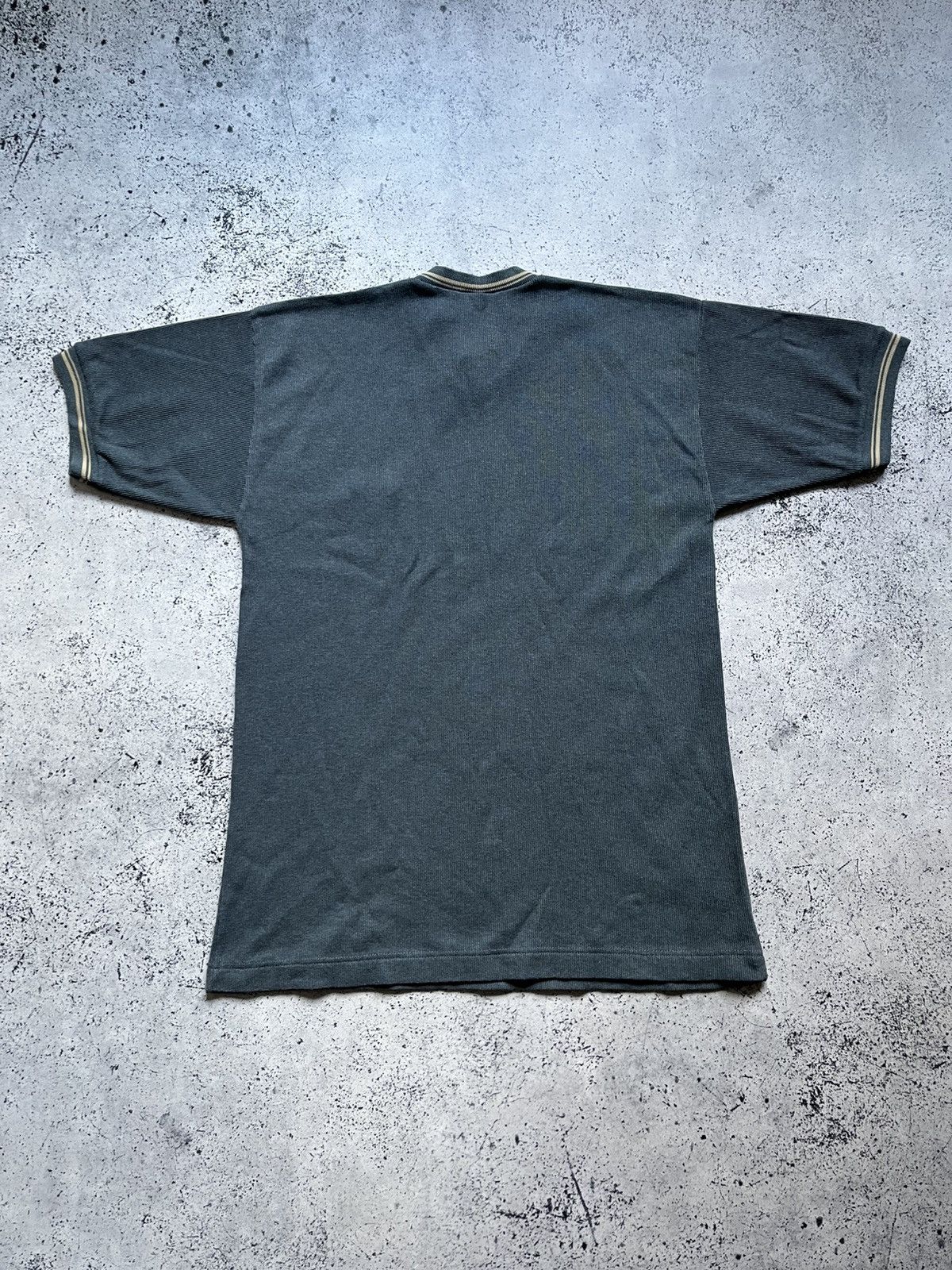 Vintage Vintage Oakley Rare T-shirt Embroidered Logo Tee Y2K USA Size US M / EU 48-50 / 2 - 8 Thumbnail