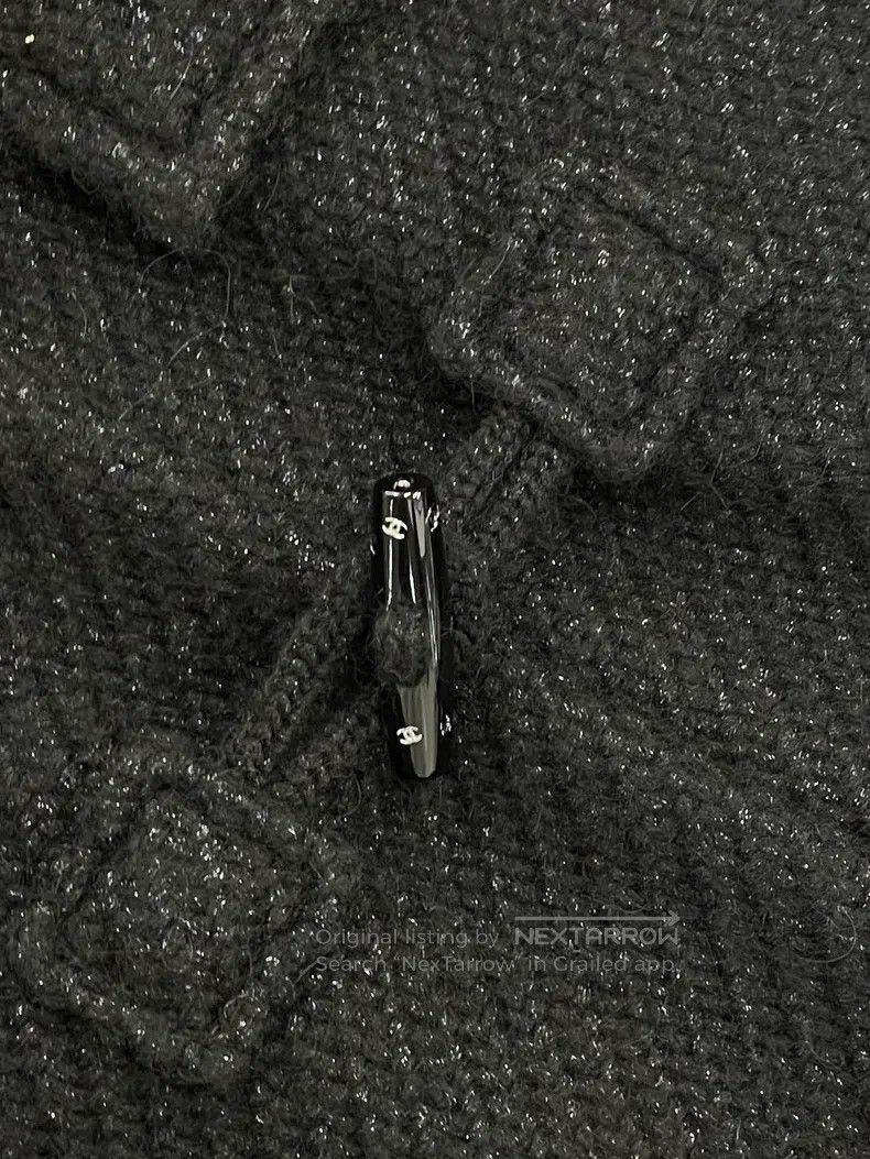 Chanel Chanel Black ox horn buckle hooded college tweed jacket Size XXS / US 00 / IT 34 - 2 Thumbnail