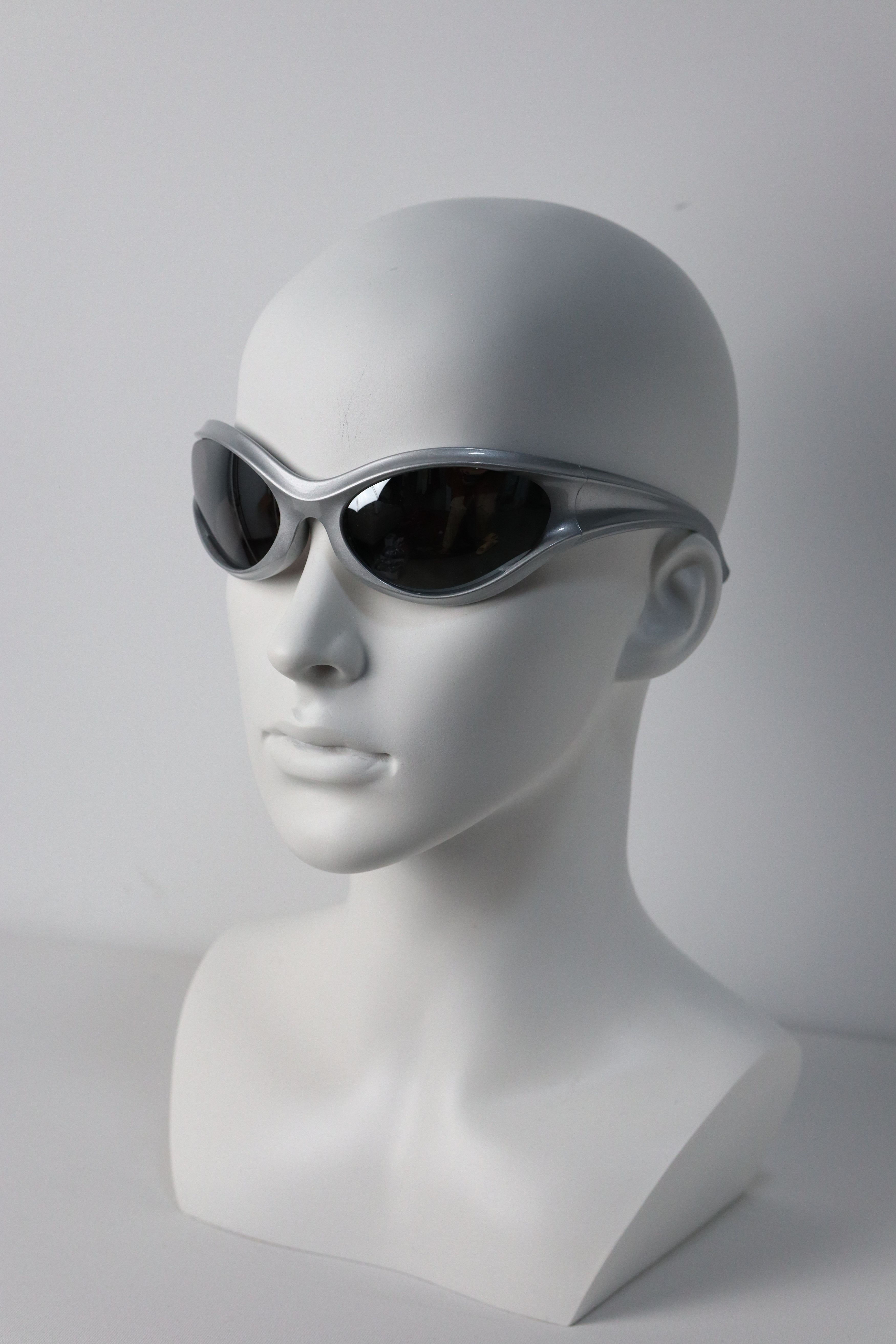 Japanese Brand Y2k Avant Garde Futuristic Silver Sunglasses Unisex OS Size ONE SIZE - 1 Thumbnail