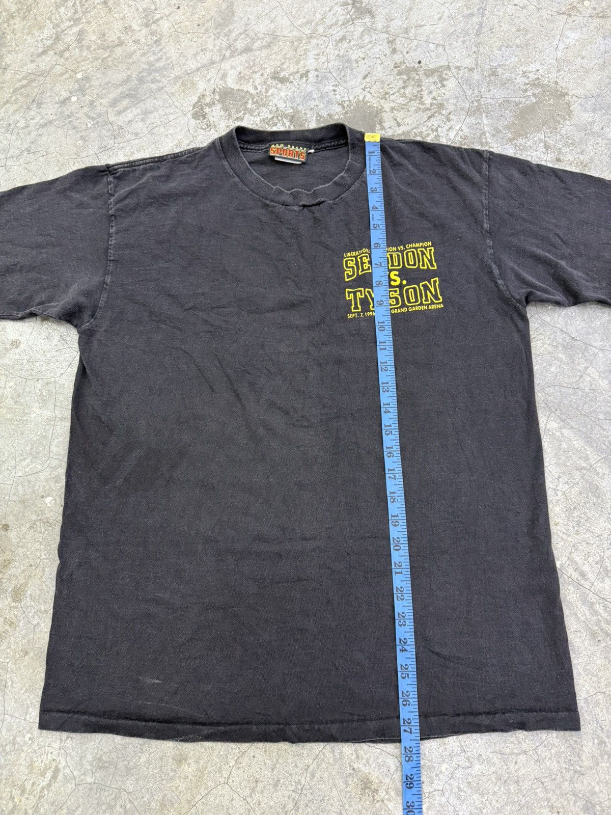 Vintage Vintage Mike Tyson T-Shirt MGM Grand 90s (RARE, Original) Size US L / EU 52-54 / 3 - 10 Thumbnail