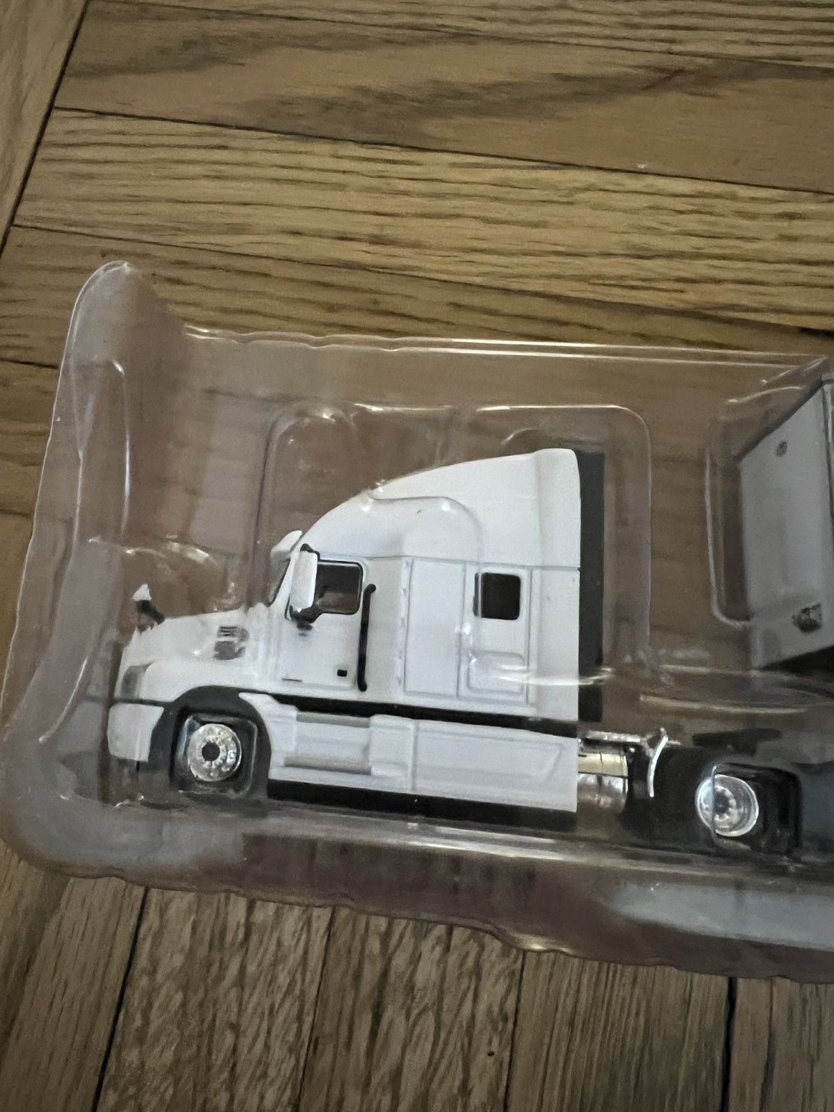 Supreme NEW SUPREME x FIRST GEAR SEMI TRUCK METAL - WHITE / RED 2024 Size ONE SIZE - 3 Thumbnail