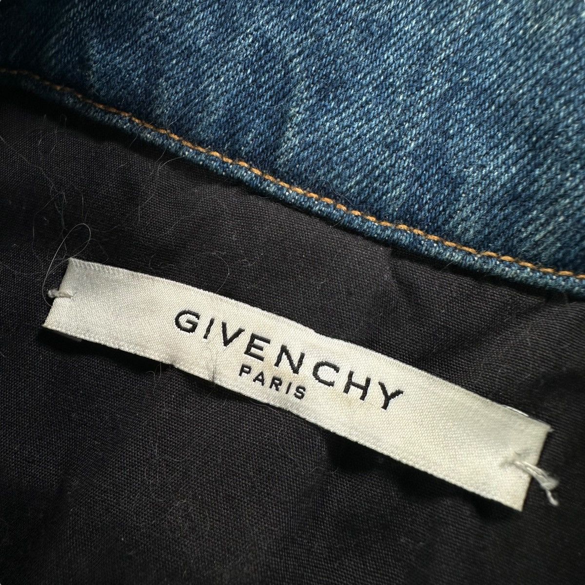 Givenchy Givenchy Size S Denim Jacket Blue Back Logo Red Print Size US S / EU 44-46 / 1 - 3 Thumbnail