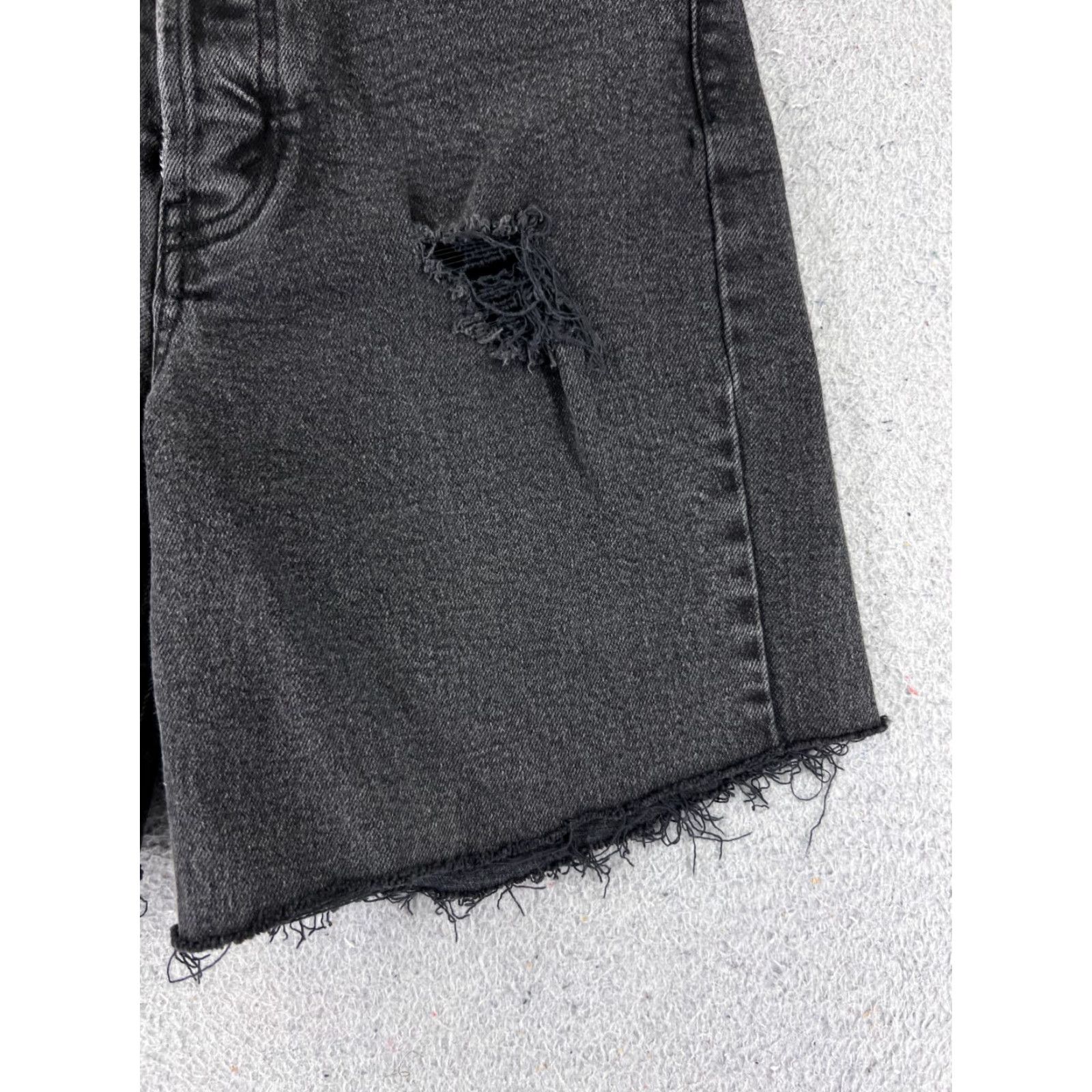 Vintage WILD FABLE Women's Black Denim Cut-Off Shorts Size 2 Distressed Floral Embroidered Regular Fit 6" Inseam Size 26" / US 2 / IT 38 - 2 Thumbnail