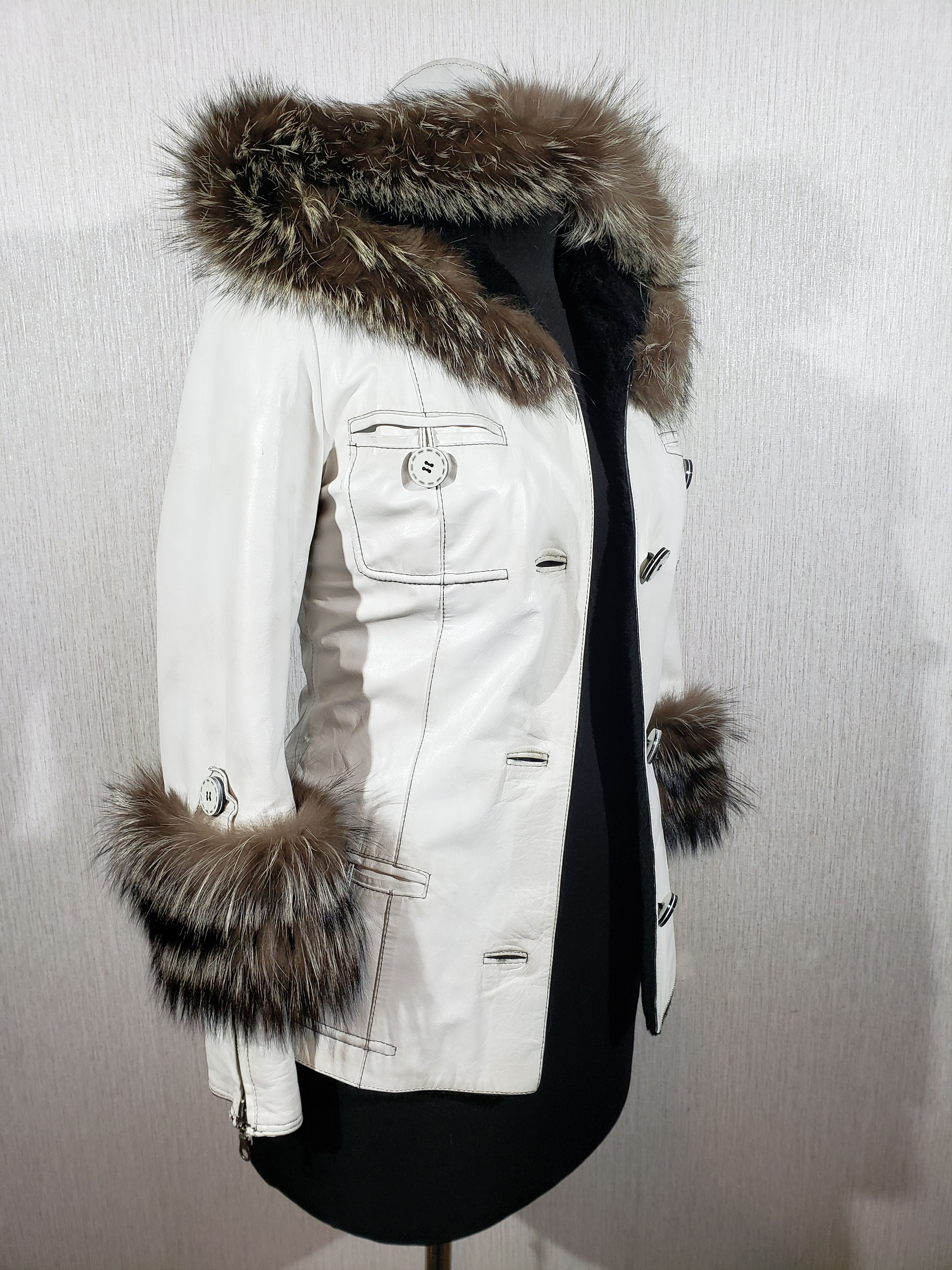 Other Wonderful women's warm fur jacket with a hood. Size S / US 4 / IT 40 - 3 Thumbnail