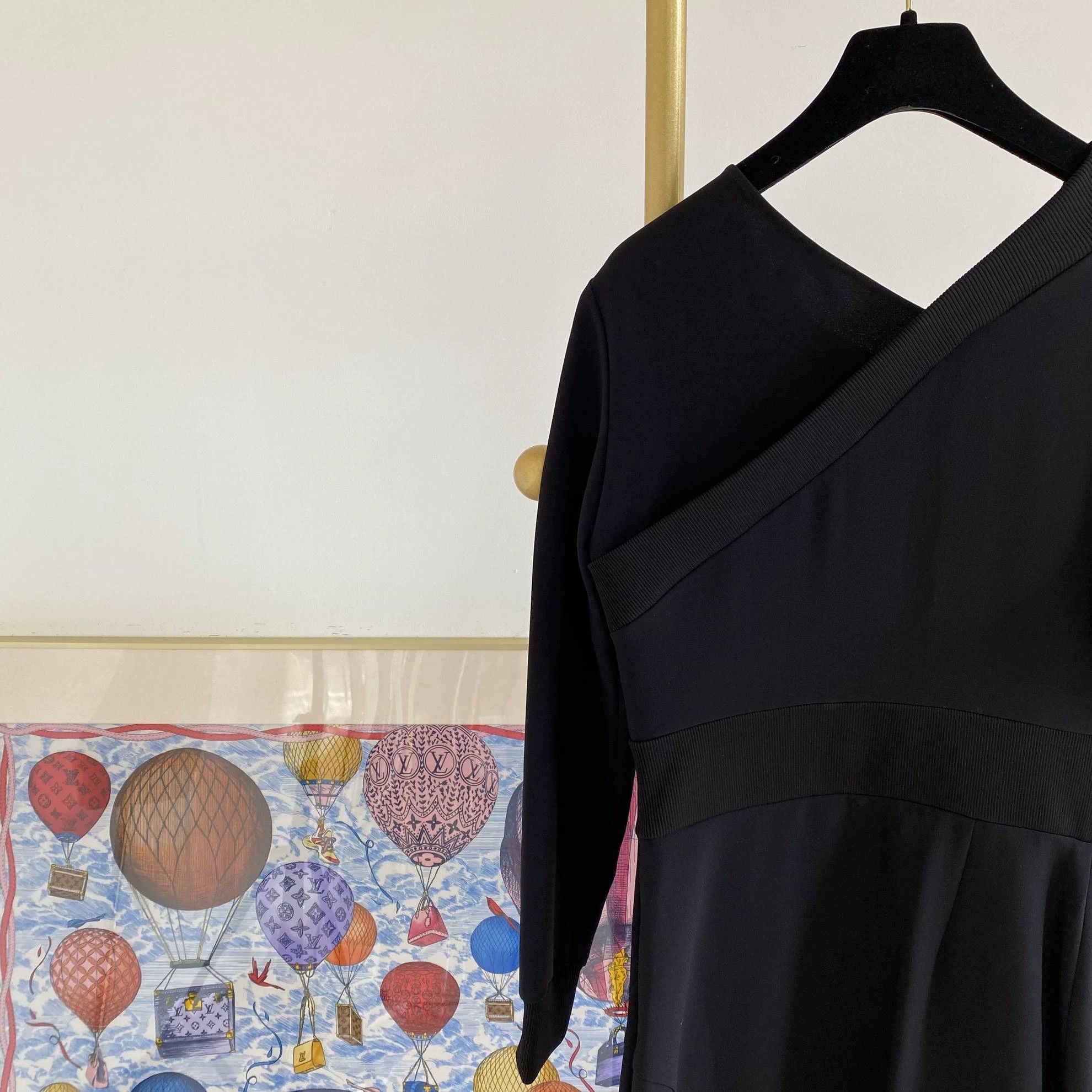 Burberry Burberry 9692 women's black dress UK6 Size XS / US 0-2 / IT 36-38 - 5 Thumbnail