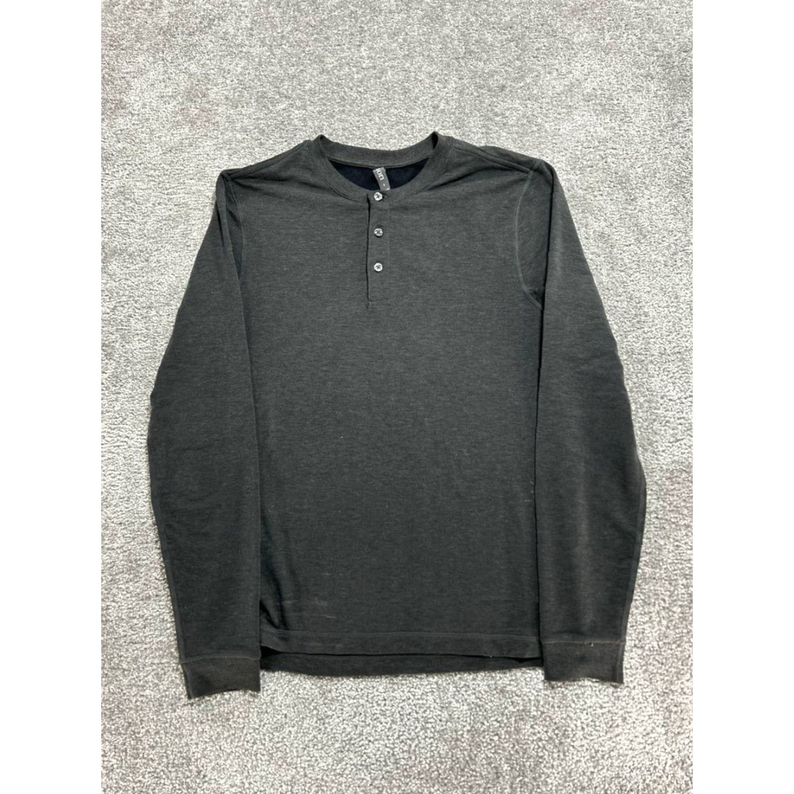 Vuori Vuori Ease Performance Mens Small Henley Shirt Gray Stretch Athleisure Running Size US S / EU 44-46 / 1 - 2 Thumbnail