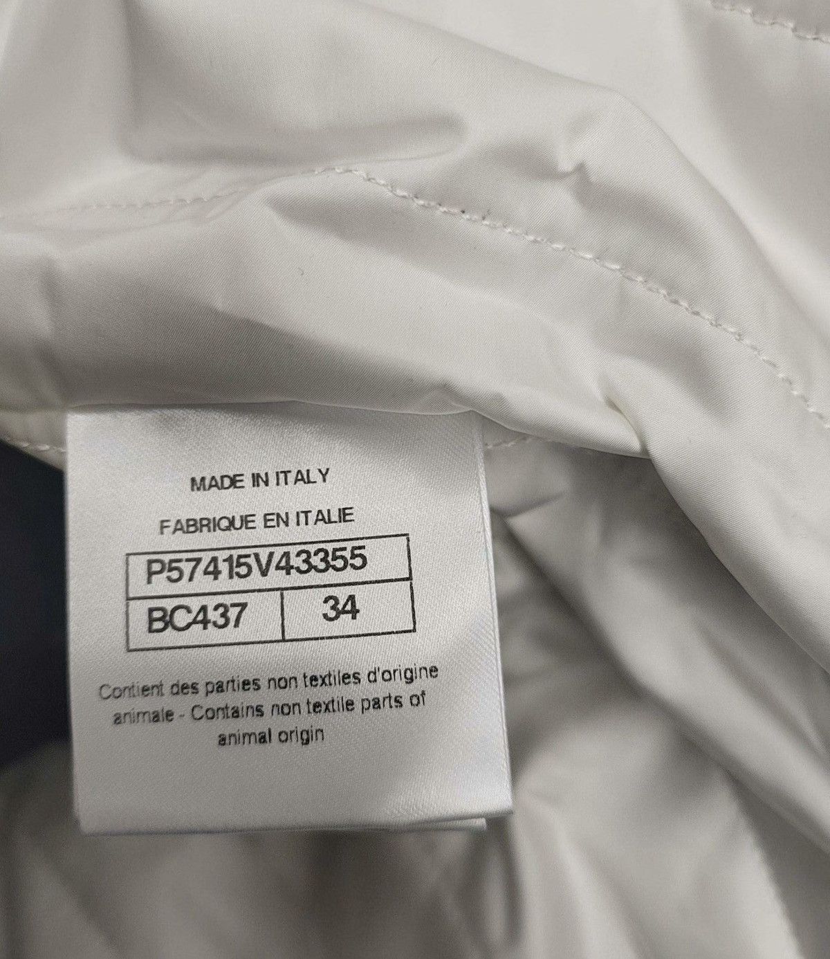 Chanel Chanel logo embossed Silver Puffer Jacket FW17 Size XXS / US 00 / IT 34 - 8 Thumbnail