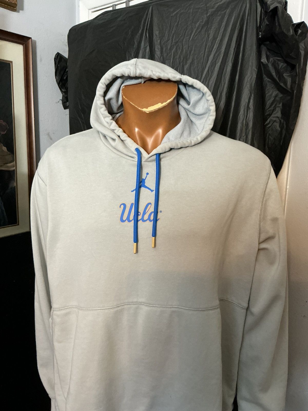 Jordan Brand Air Jordan UCLA Bruins Center Jumpman Pullover Hoodie Size US XL / EU 56 / 4 - 9 Thumbnail