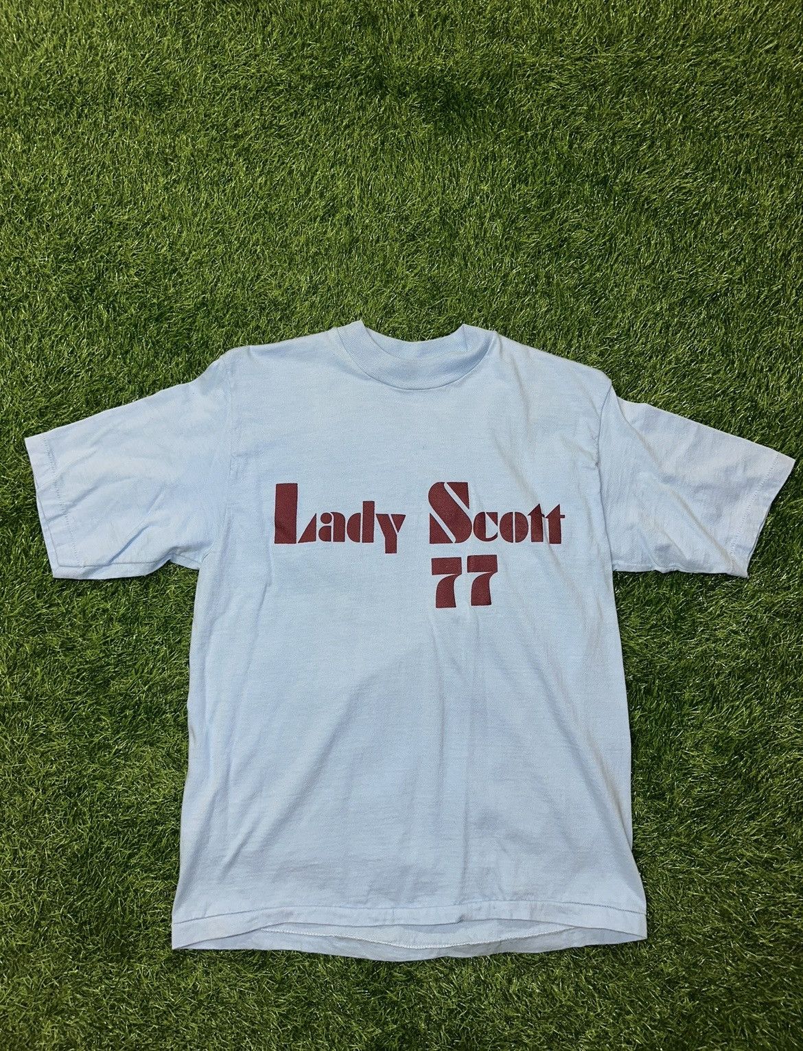 Vintage Vintage Lady Scott Graphic Tee Shirt Size Medium Size US M / EU 48-50 / 2 - 1 Thumbnail