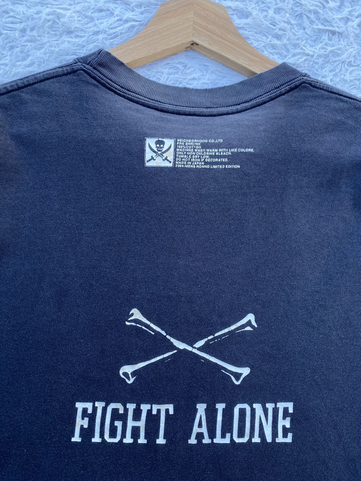 Neighborhood Rare Vintage 2004 Neighborhood "Fight Alone" Tshirt Size US L / EU 52-54 / 3 - 18 Thumbnail