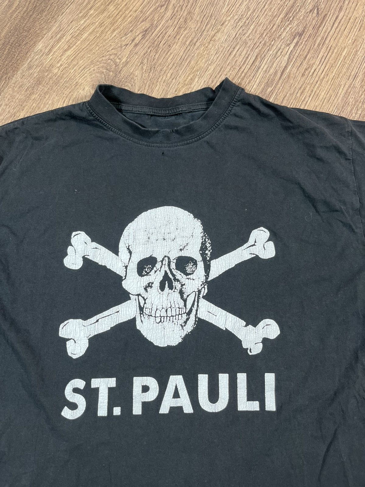 Band Tees Vintage Distressed Faded St Pauli Skull Bones T Shirt Soccer Size US M / EU 48-50 / 2 - 3 Thumbnail
