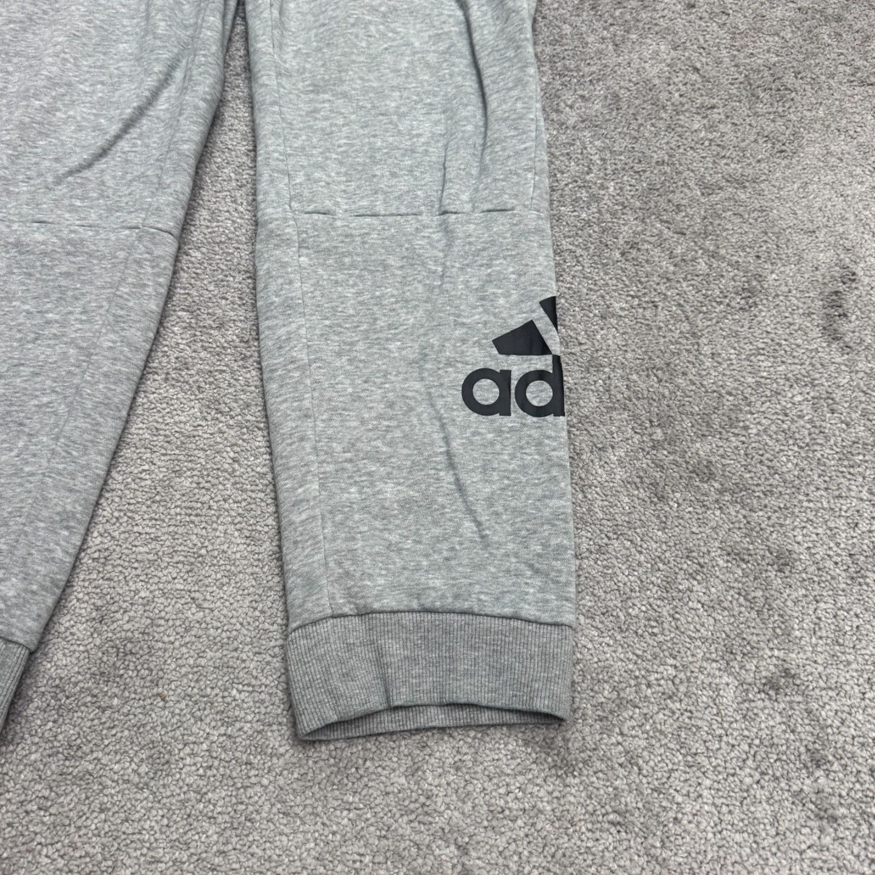 Adidas Adidas Graphic Jogger Sweatpants Mens Medium Gray Elastic Waist Athletic Activewear Casual Travel Shirt Size US 31 - 4 Thumbnail