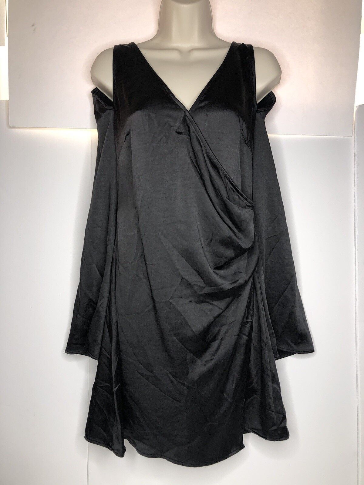 ASTR The Label ASTR Cutout Shoulder Black Satin Mini Dress Side Waist Size M / US 6-8 / IT 42-44 - 2 Thumbnail