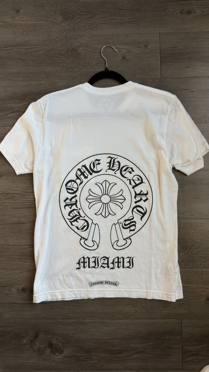 Tシャツ・カットソー Chrome Hearts Dover Street 20th Leather Cross T-Shirt Chrome Hearts × Dover Street Market Chrome Hearts DSM 20th