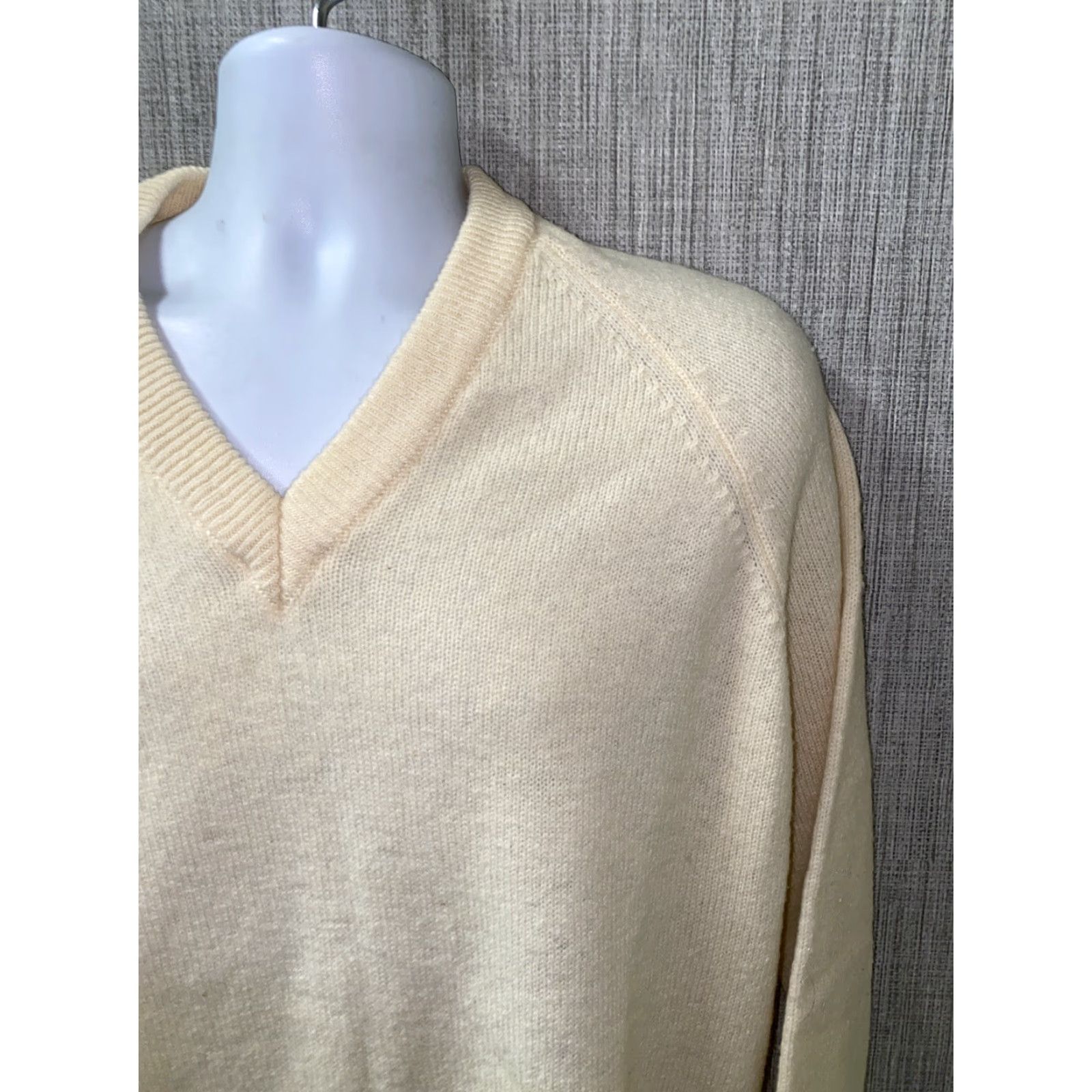 Vintage BERKSHIRE Sweater Adult L Beige Wool Nylon V-Neck 24in Armpit Mens Size US L / EU 52-54 / 3 - 2 Thumbnail