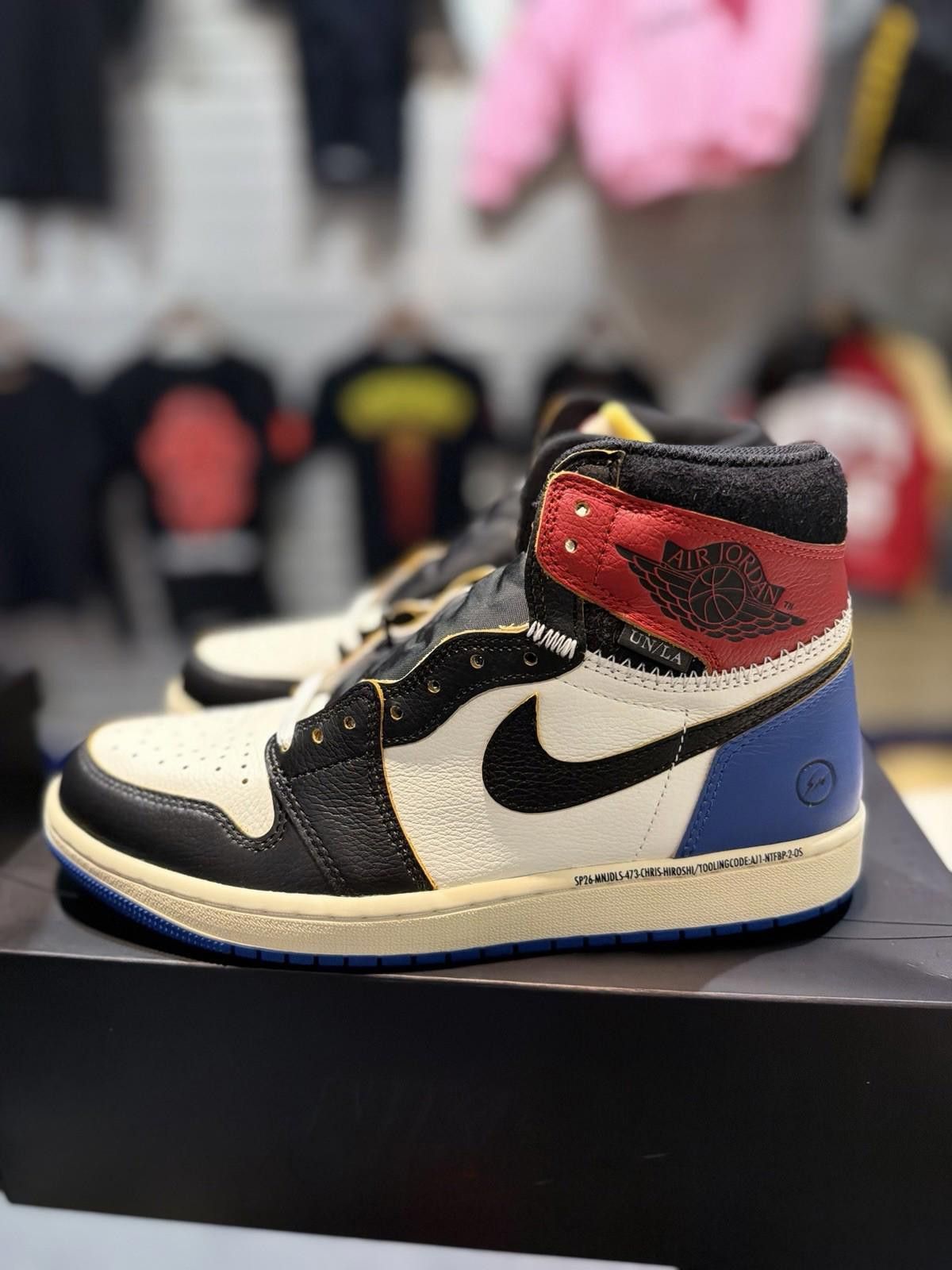 Jordan Brand Air Jordan 1 x Union x Fragment Black and Varsity Red (9.5) Size US 9.5 / EU 42-43 - 4 Thumbnail