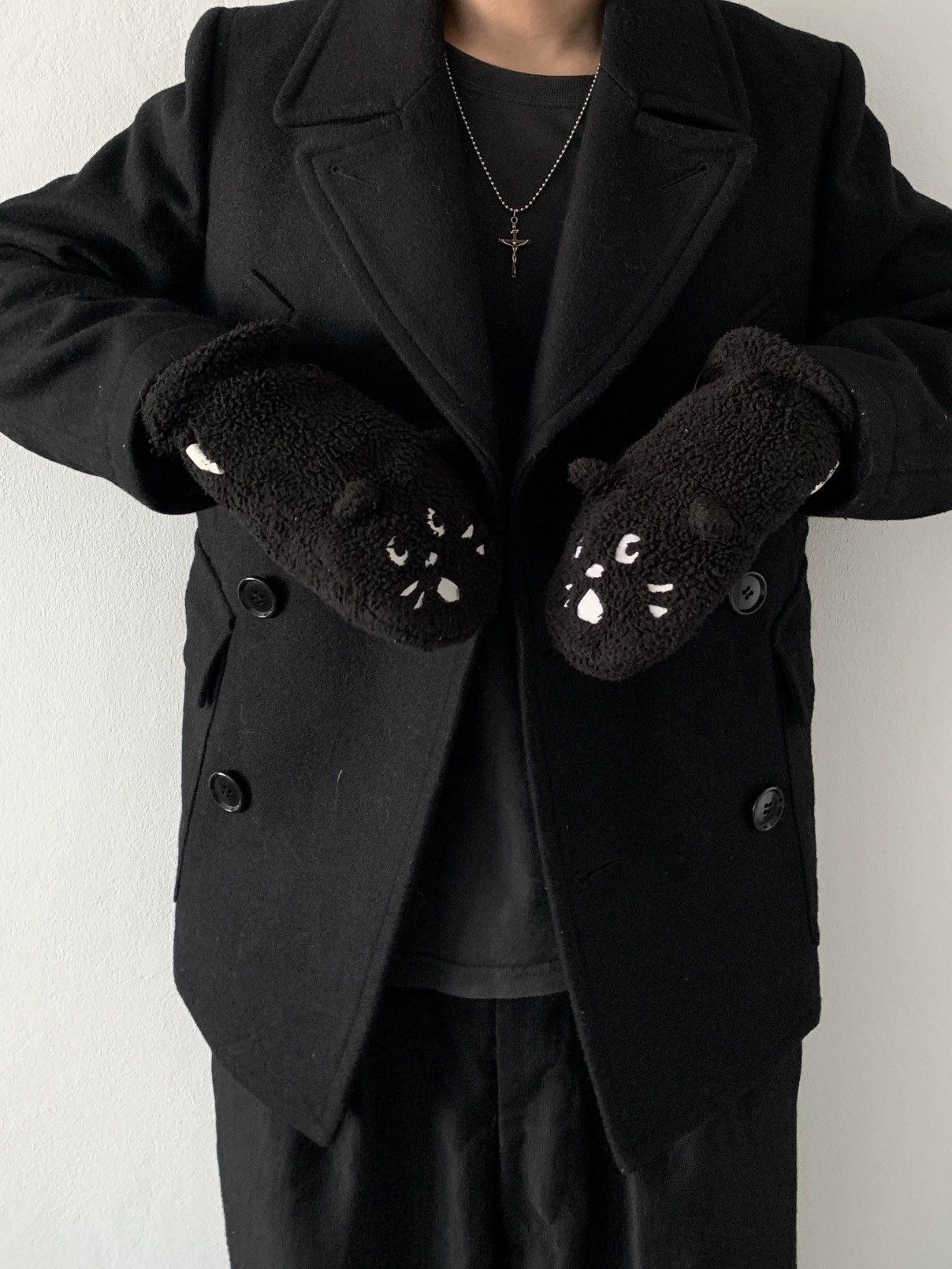 Ne-Net Ne-net Fuzzy Cat Gloves by Issey Miyake Size ONE SIZE - 2 Thumbnail