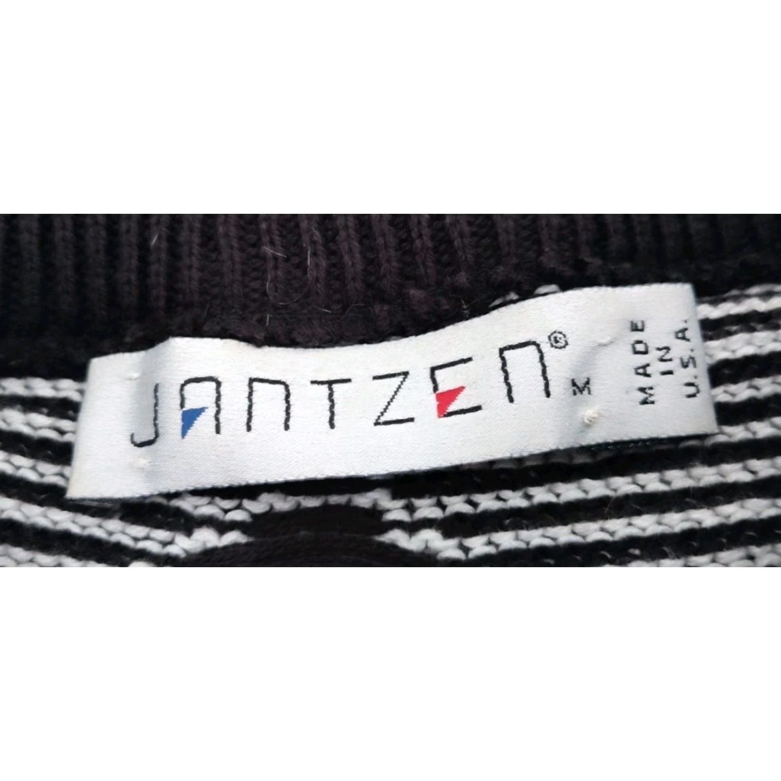Jantzen VINTAGE Jantzen 90s Sweater Men Sz M Geometric Black White Crew Neck Knit All Seasons EUC Size US M / EU 48-50 / 2 - 3 Thumbnail