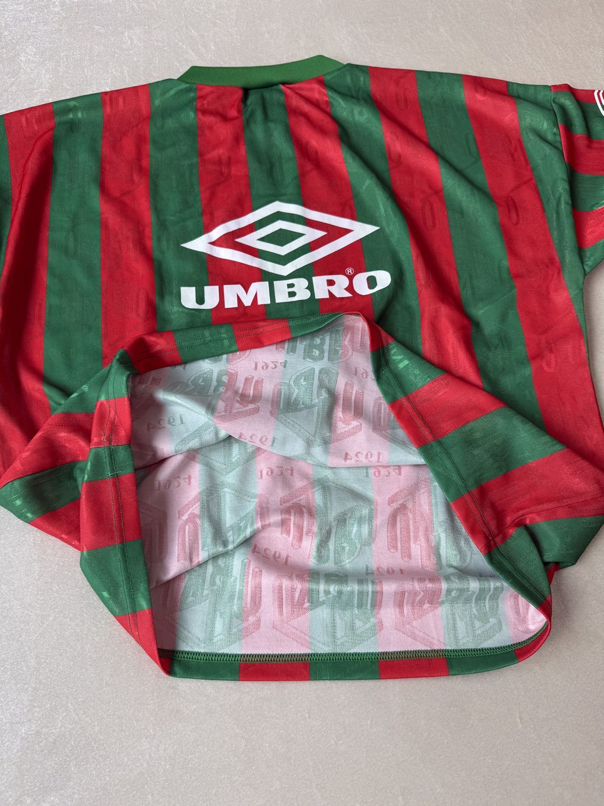 Umbro Vintage Umbro Wales FAW 90s Rare Sample Training Shirt Size US L / EU 52-54 / 3 - 9 Thumbnail