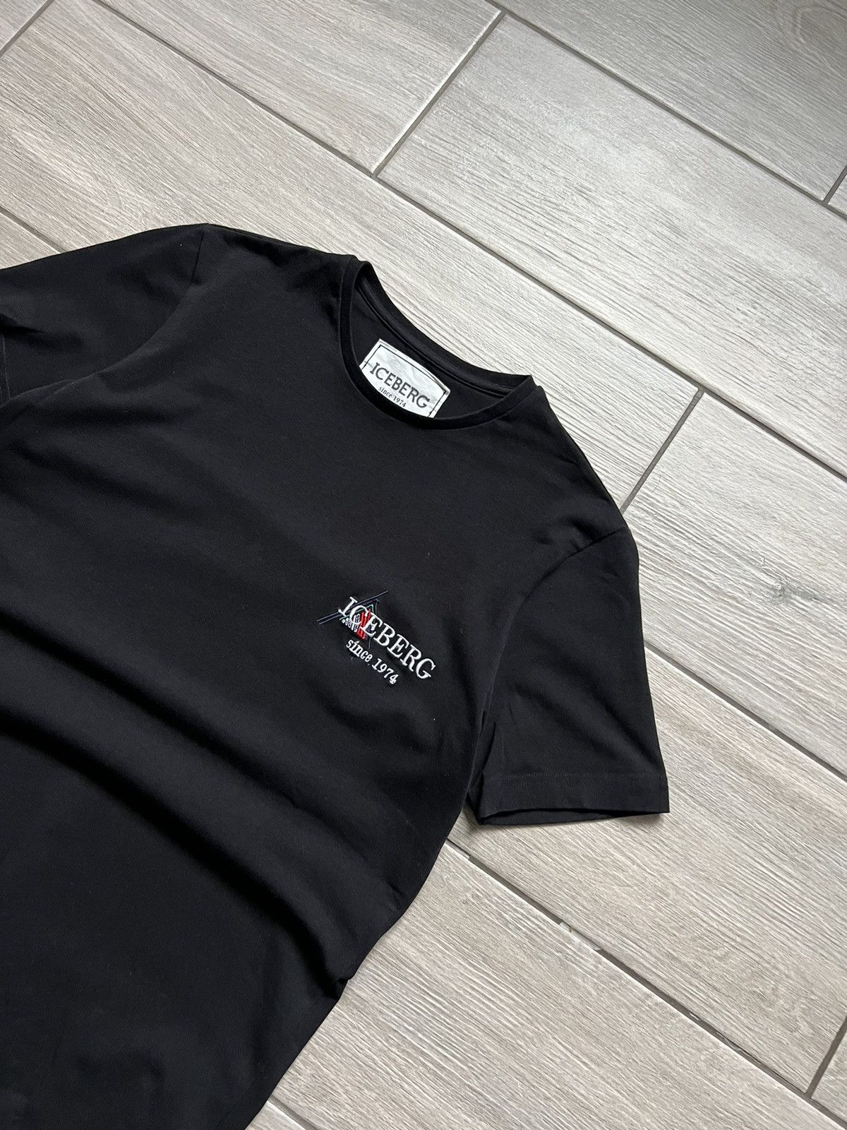 Iceberg Iceberg T-shirt Basic Y2K Vintage Size US S / EU 44-46 / 1 - 2 Thumbnail