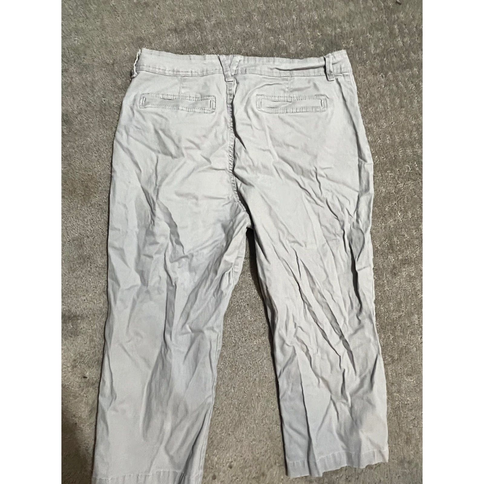 Gloria Vanderbilt Gloria Vanderbilt Capri Crop Pants Gray Solid Missy 10 Jeans Capris City Modern Womens Regular 5-Pocket Design Size 32" / US 10 / IT 46 - 3 Thumbnail