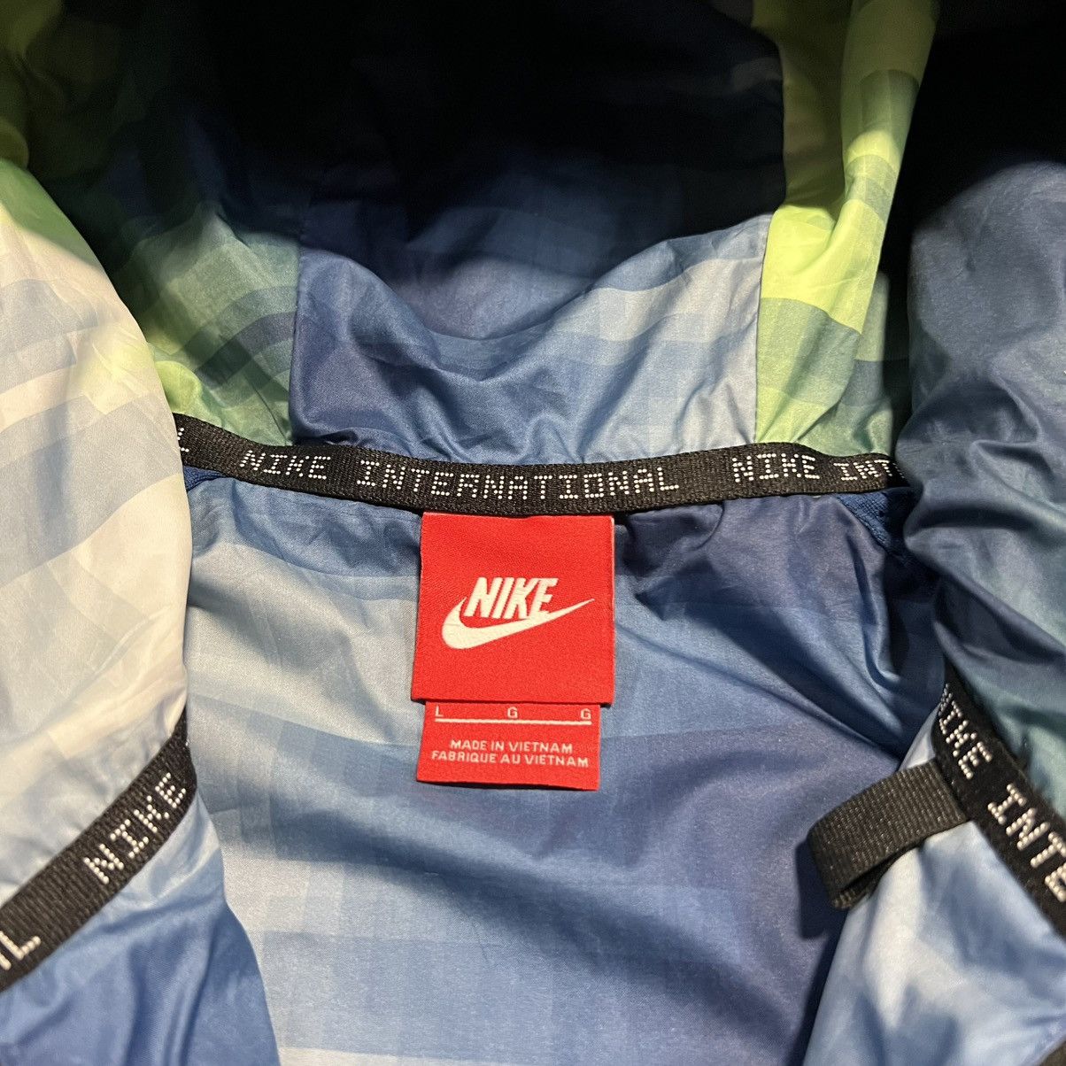 Nike Nike International Windbreaker Jacket Lightweight Hooded Y2K Size US L / EU 52-54 / 3 - 8 Thumbnail