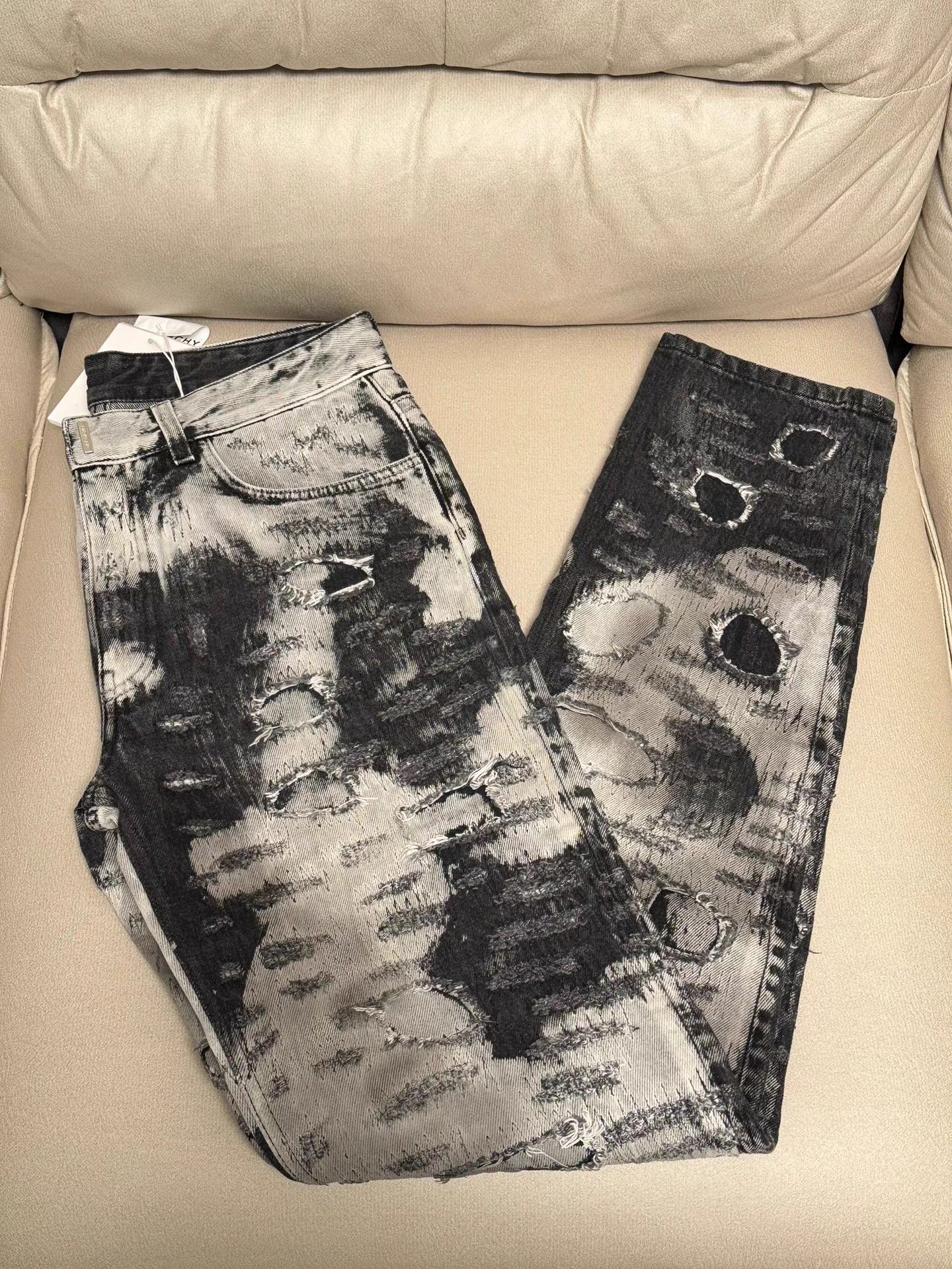 Givenchy Givenchy Cow Print Boro Distressed Destroyed Jeans K6 Size US 30 / EU 46 - 4 Thumbnail