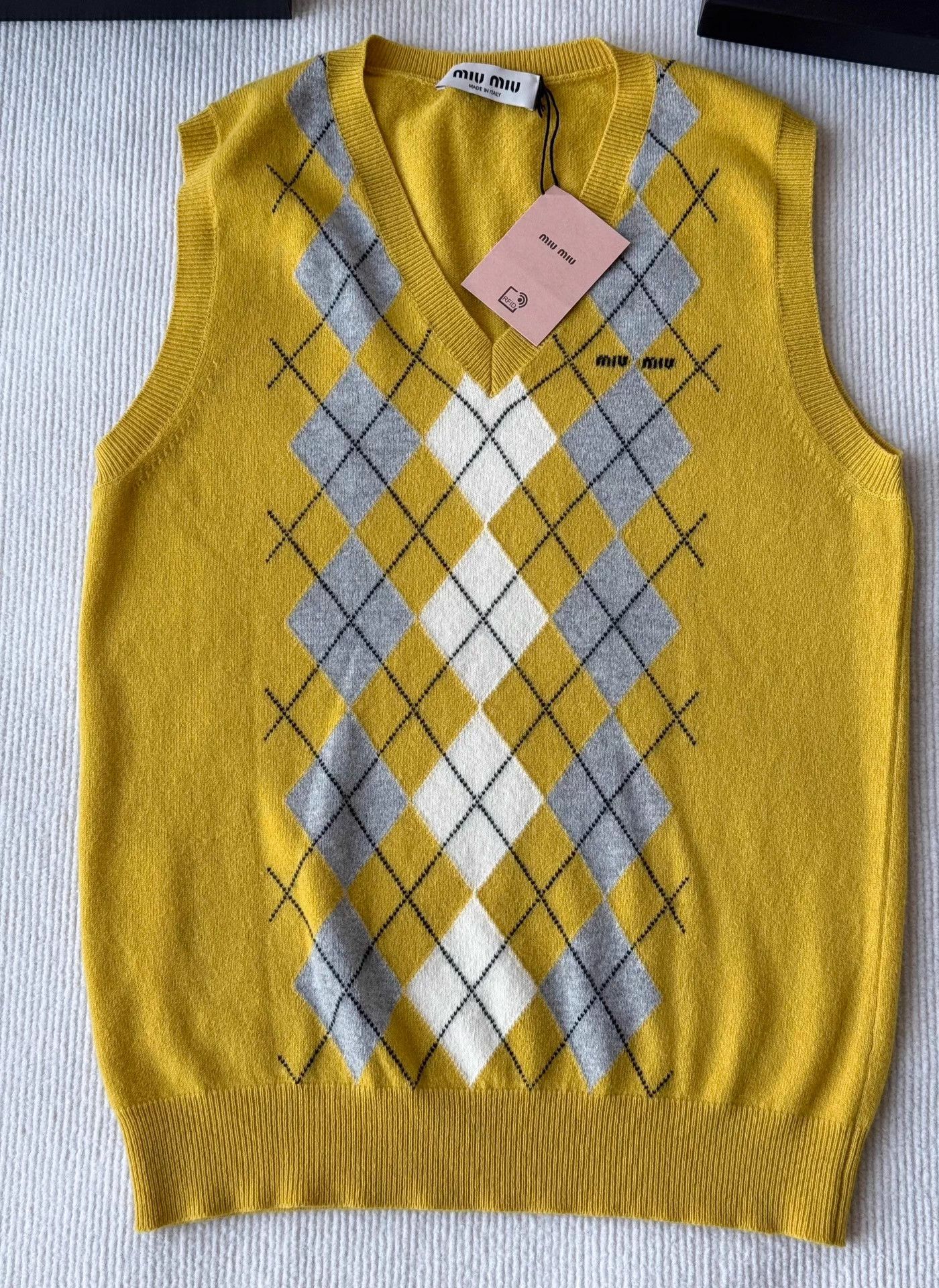 Miu Miu MIU MIU 25 Mustard Yellow Diamond Knit Vest 44 Size XS / US 0-2 / IT 36-38 - 2 Thumbnail