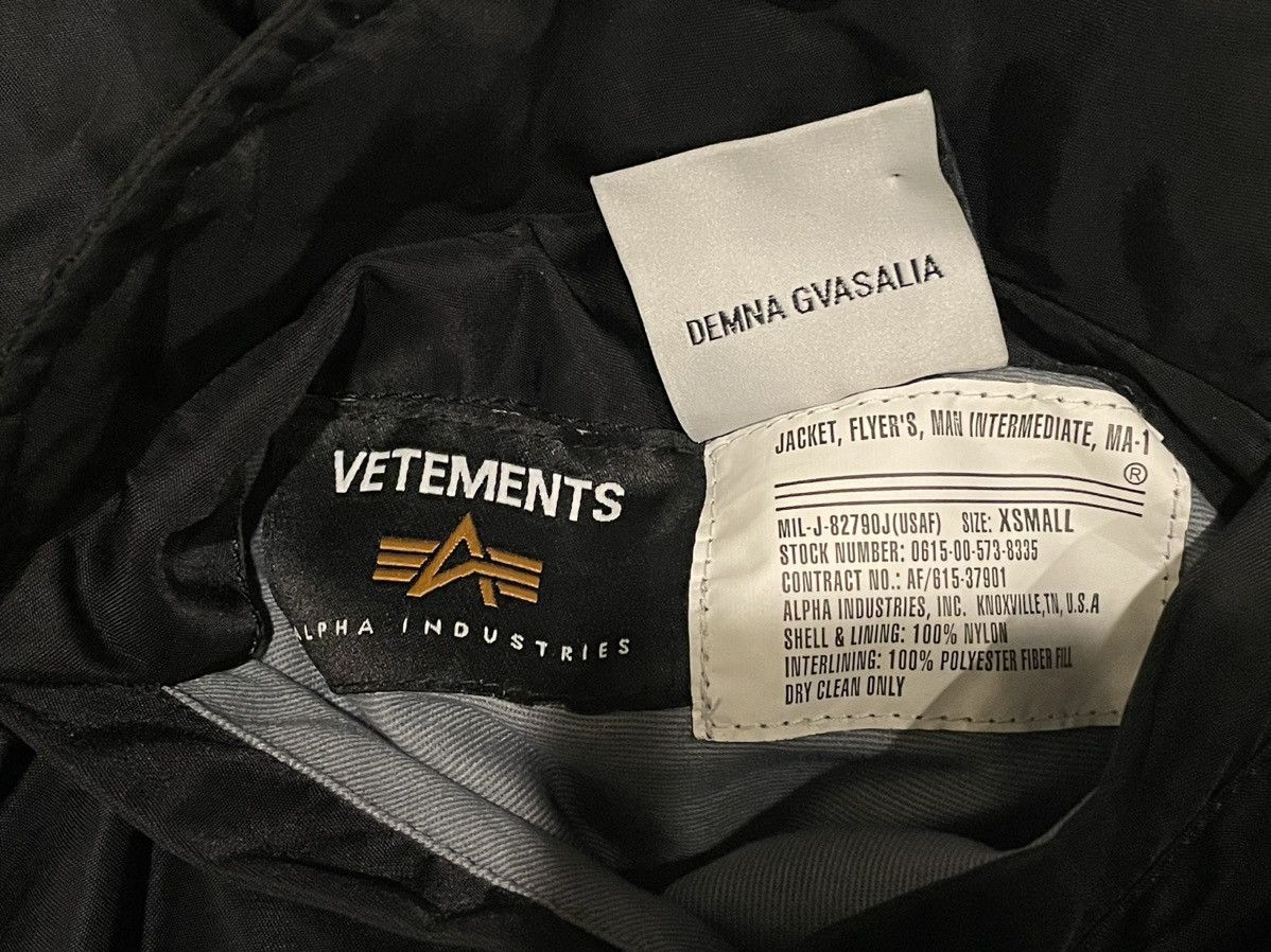 Vetements Vetements x Alpha Industries Reversible Bomber Keys XS Size US S / EU 44-46 / 1 - 15 Thumbnail