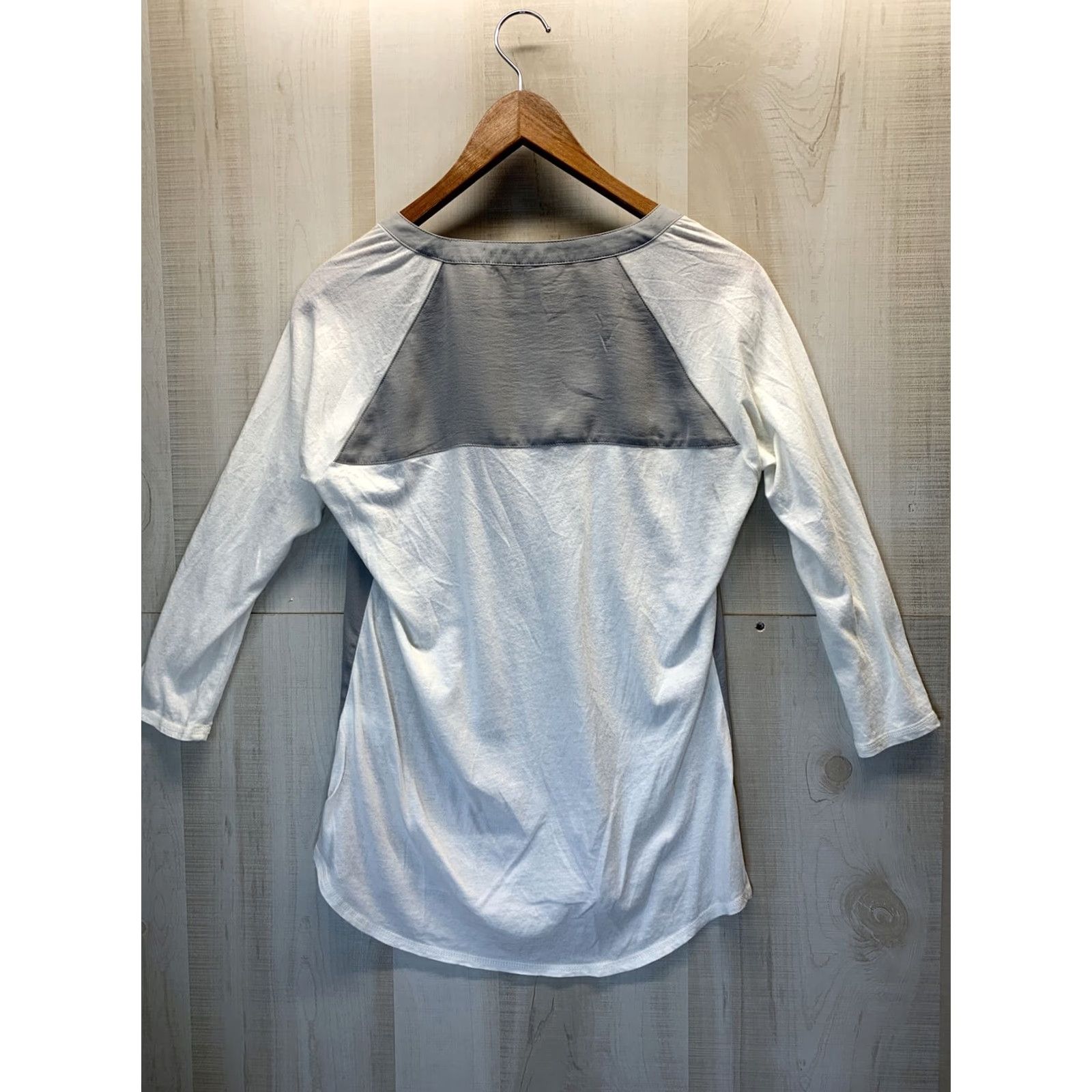 Express Express Blouse Shirt 3/4 Sleeve Sheer Colorblock V-Neck Button Gray/Ivory S Size S / US 4 / IT 40 - 4 Thumbnail