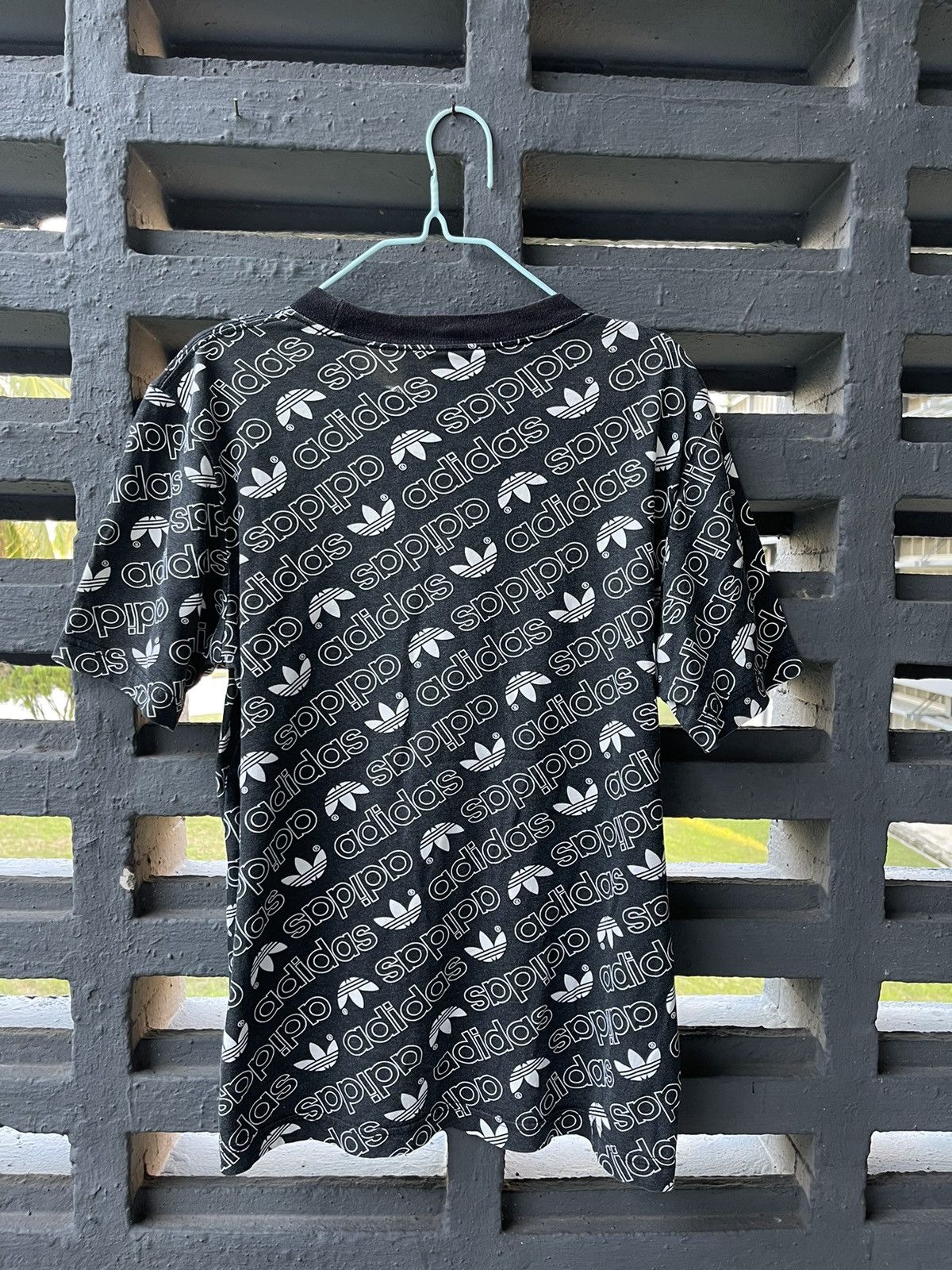 Adidas Adidas Overprint t-shirt 📸 Size US S / EU 44-46 / 1 - 2 Thumbnail
