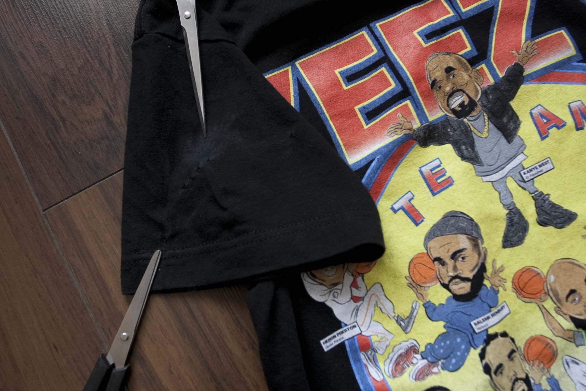 Market Chinatown Market T Shirt Yeezy Team Alumni Size S Size US S / EU 44-46 / 1 - 3 Thumbnail