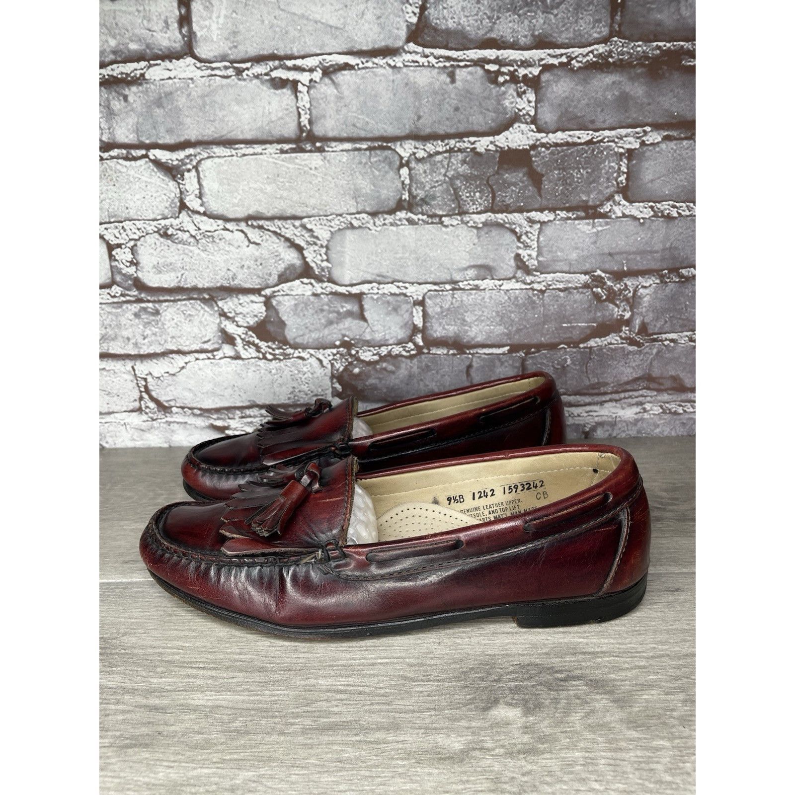 G.H. Bass & Co. G.H. Bass & Co. Weejuns Burgundy Leather Kiltie Tassel Loafe Size US 9.5 / EU 42-43 - 2 Thumbnail