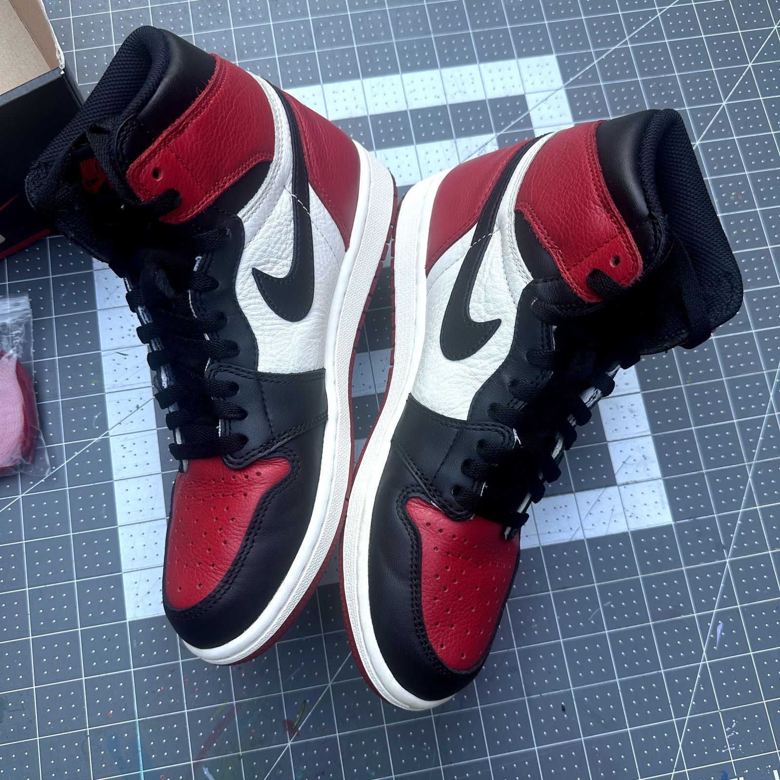 Jordan Brand Jordan 1 'Bred Toe' Size US 8 / EU 41 - 3 Thumbnail