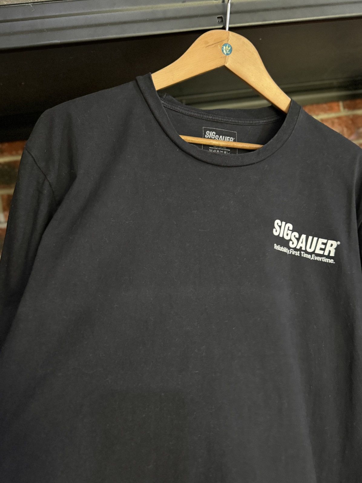 Vintage Vintage Y2K Sig Sauer When It Counts P320 Carry Faded Tee Size US L / EU 52-54 / 3 - 9 Thumbnail