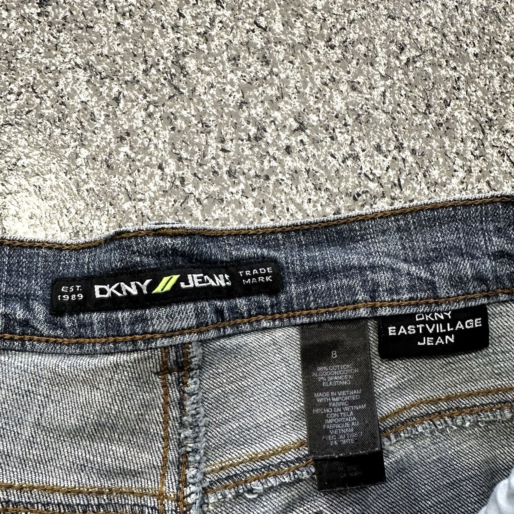 DKNY DKNY Jeans Womens 8 Mid Rise Straight Leg Vintage Medium Wash Denim 5-Pocket Stretch Shirt? Size 29" - 4 Thumbnail