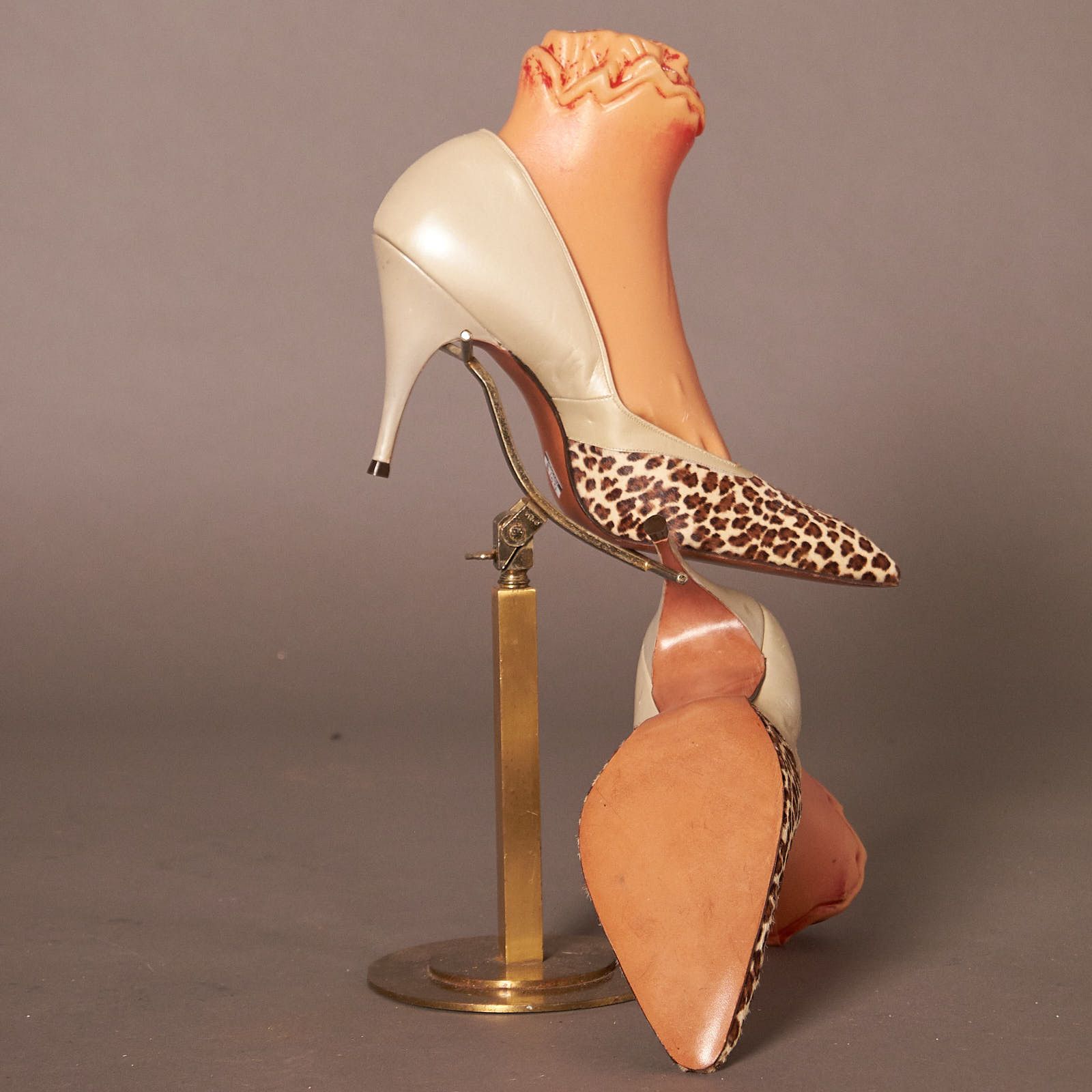 Vintage 1950s Stiletto Patent Leather and Fur Pumps Heels Size US 9.5 / IT 39.5 - 5 Thumbnail