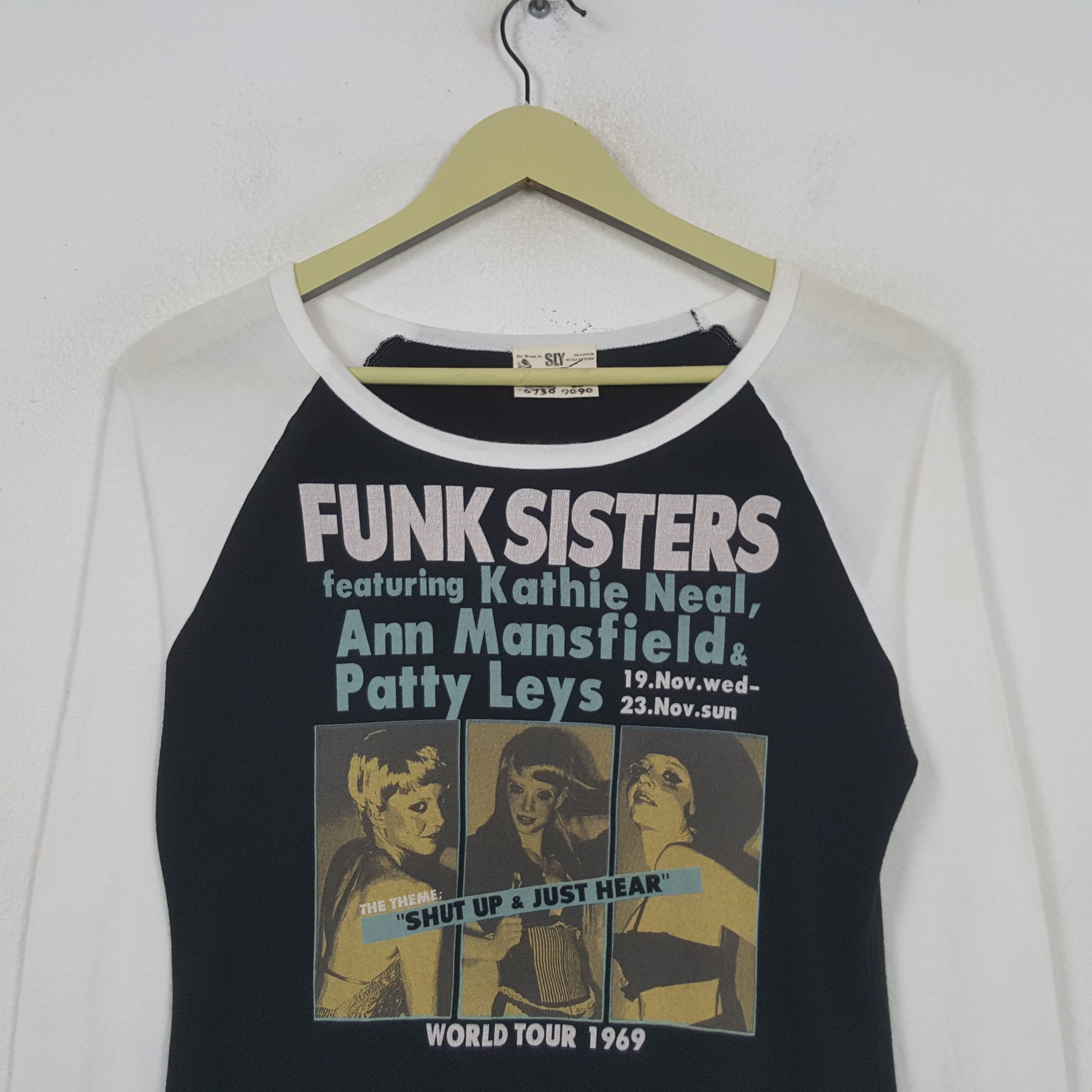 Band Tees Vintaeg FUNK SISTERS World Tour 1969 T-shirt 31 Size XS / US 0-2 / IT 36-38 - 2 Thumbnail