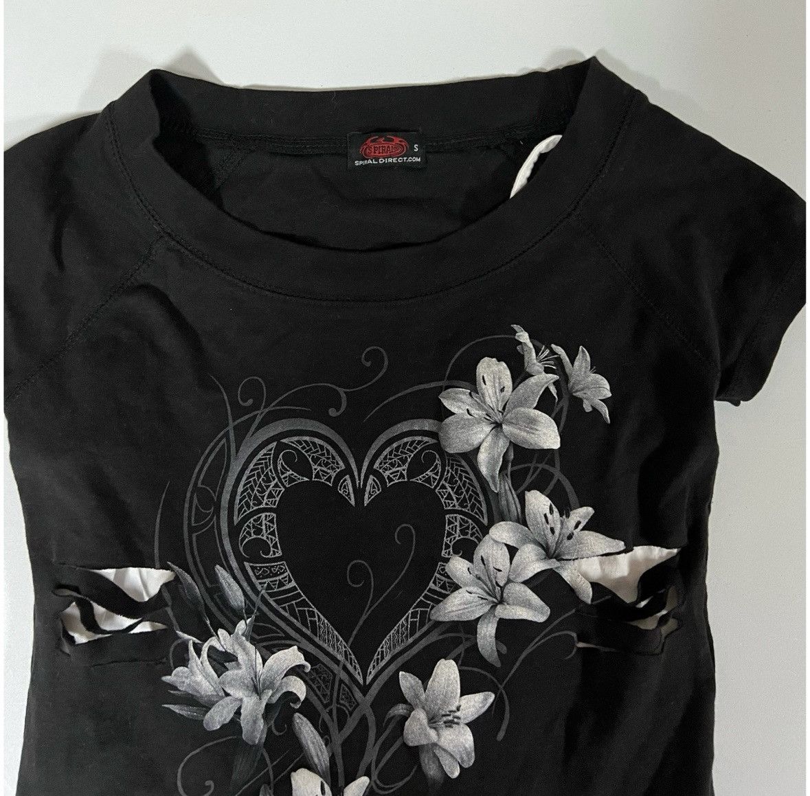 Vintage Spiral Hibiscus Floral Y2K Layered Shirt Top Tee Size S 🤍🖤 Size S / US 4 / IT 40 - 3 Thumbnail