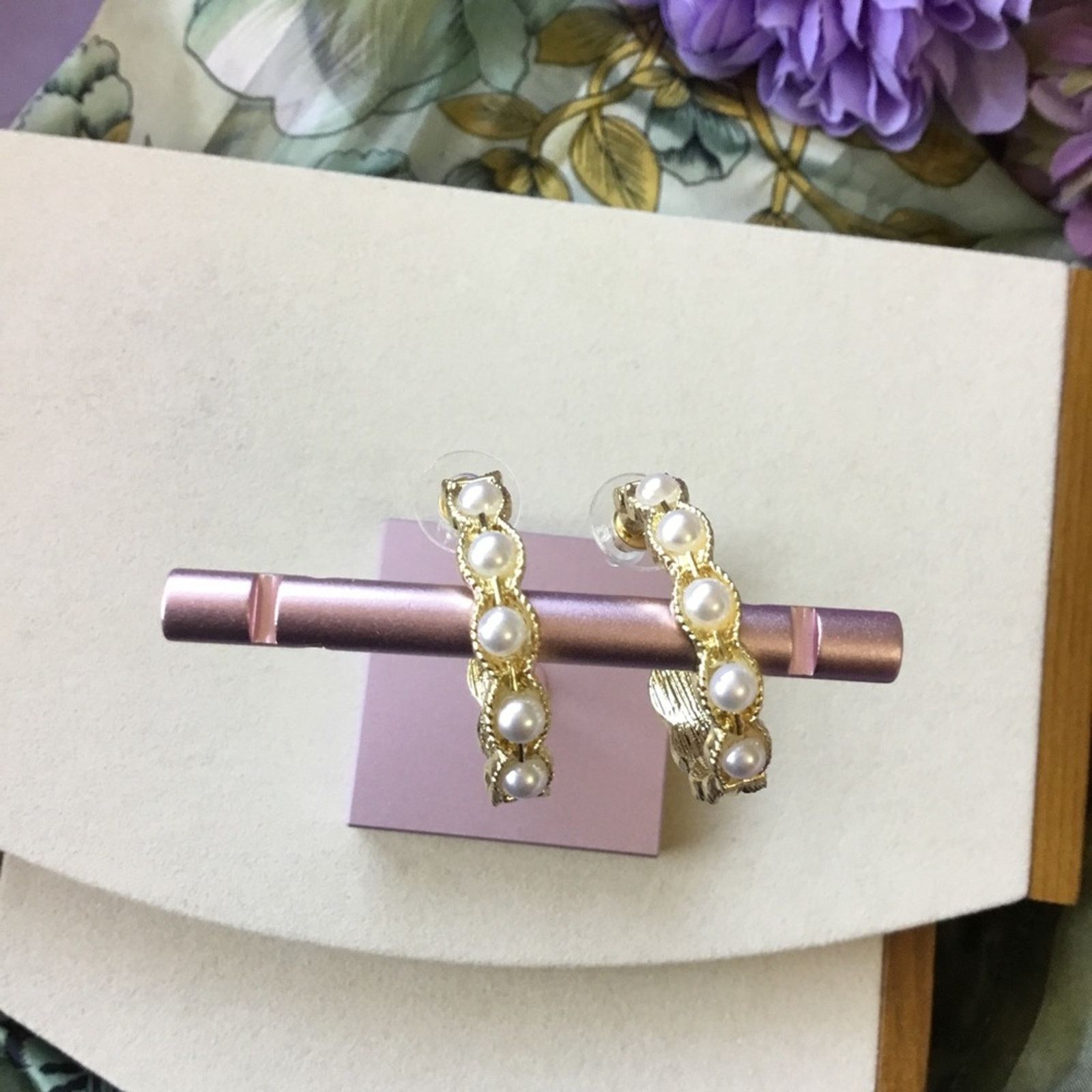 Other Elegant Gold Pearl Scalloped Hoop Earrings Size ONE SIZE - 8 Thumbnail