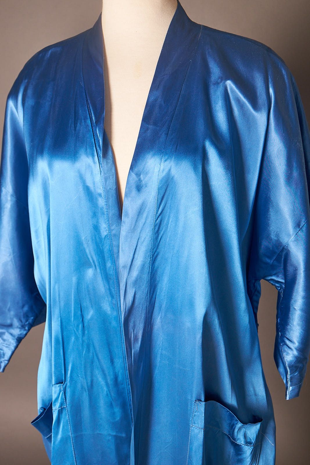 Vintage 1970s Blue Shiny Smoking Countess Mara Robe Size ONE SIZE - 9 Thumbnail