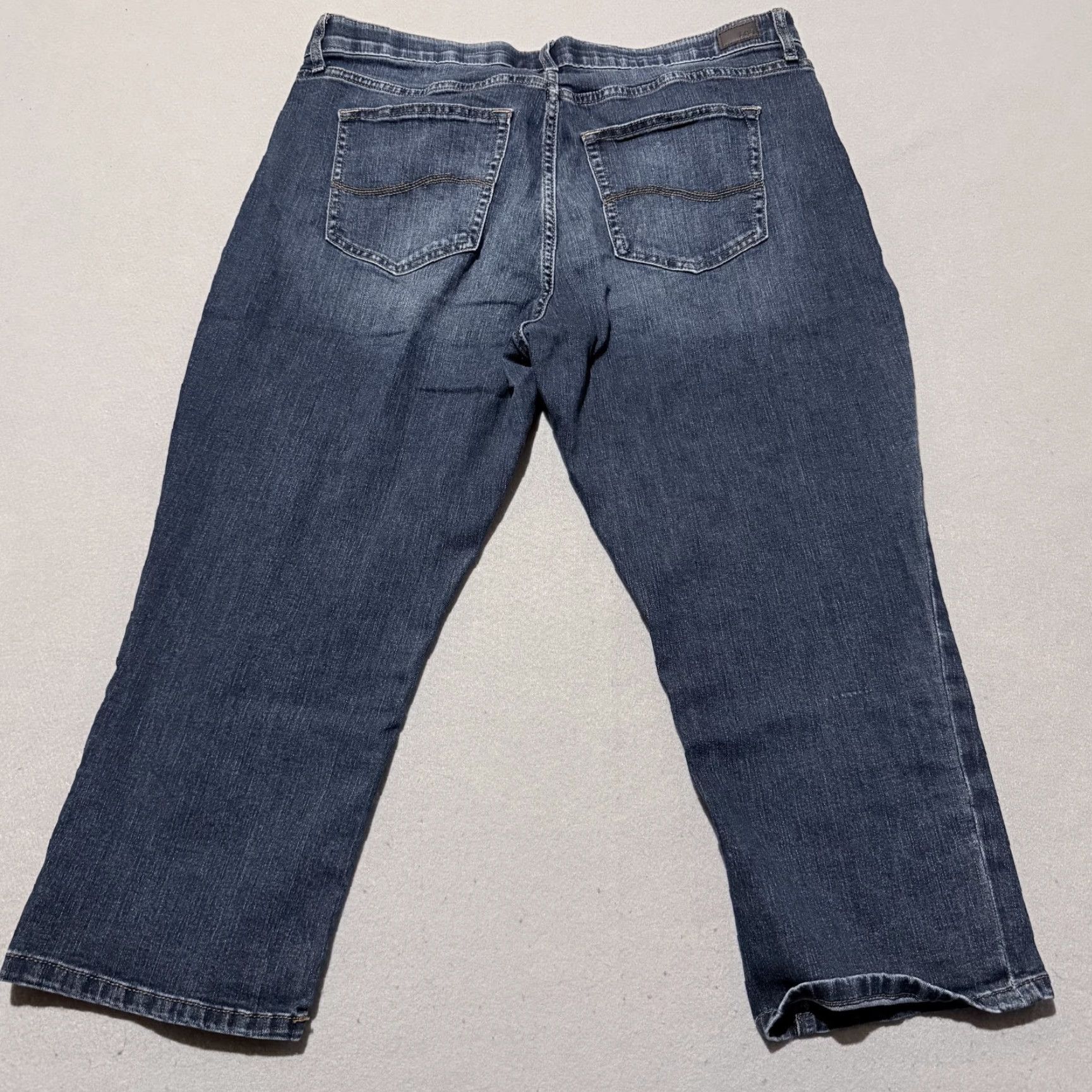 Lee Lee Women Jeans Capri Blue Mid-Rise 18 Regular Capri Jeans Ultra Lux Flex Motion Size 40" / US 18 - 2 Thumbnail