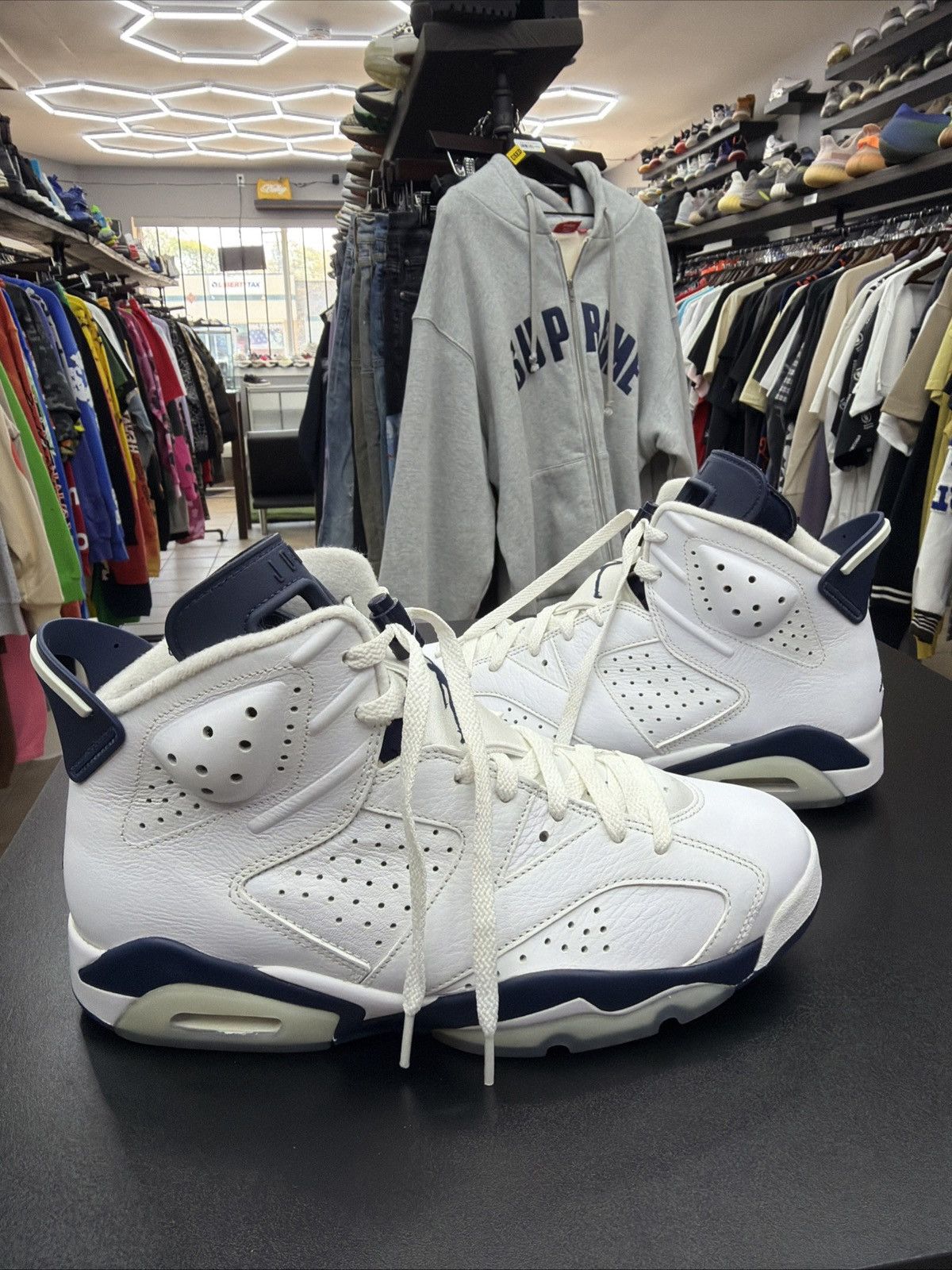 Jordan Brand Air Jordan 6 Retro White/Midnight Navy Men's Size 10 Size US 10 / EU 43 - 1 Thumbnail