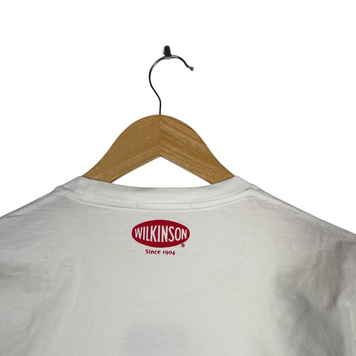Uniqlo Uniqlo UT Wilkinson Bottle Graphic T Shirt White Japan Promo Size US M / EU 48-50 / 2 - 5 Thumbnail